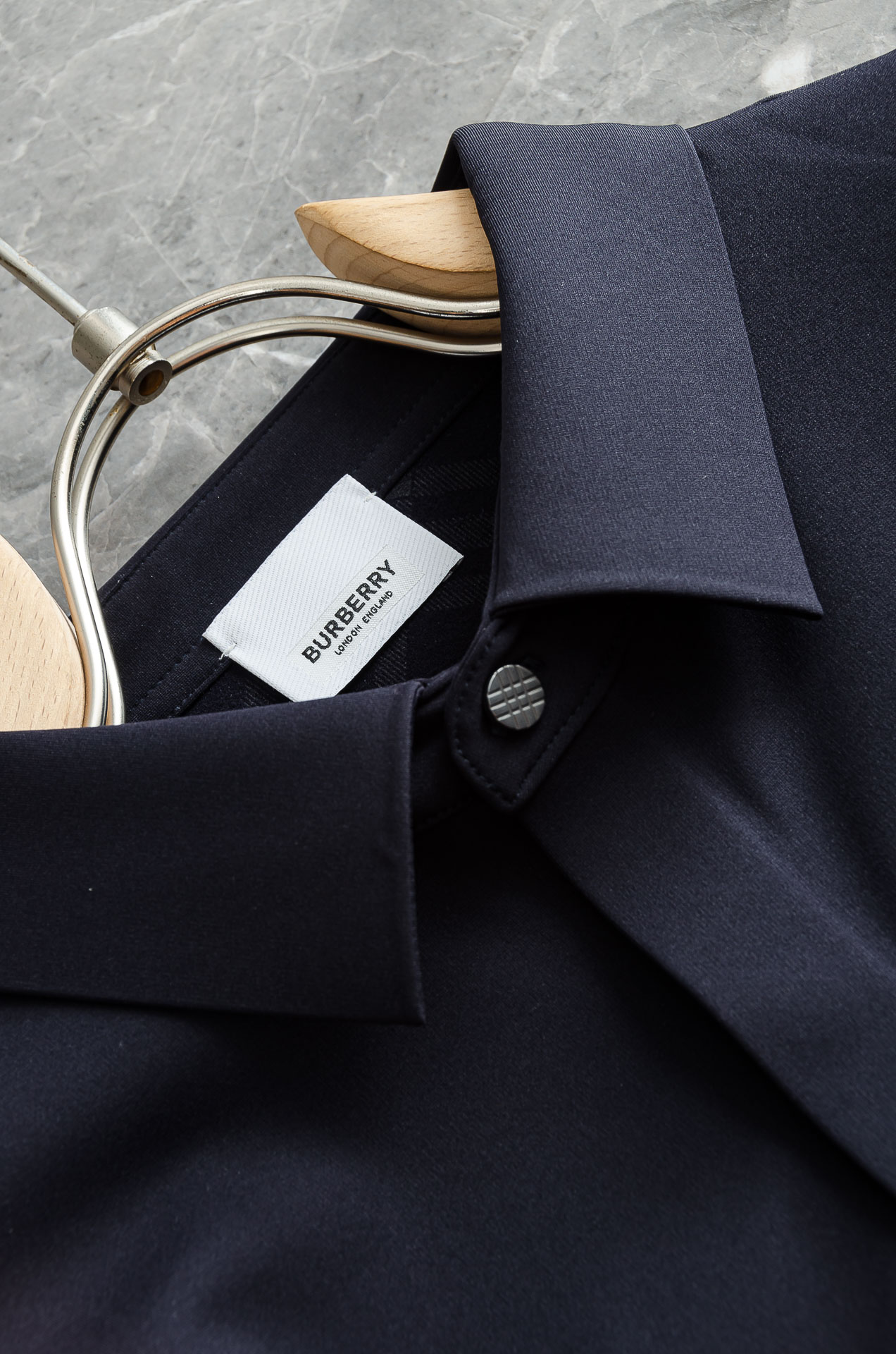 BBR 巴宝莉2025FW秋冬最新加绒立体剪裁男士长袖衬衫#整体触感舒适有质感，尽管面料看似轻薄却富有特