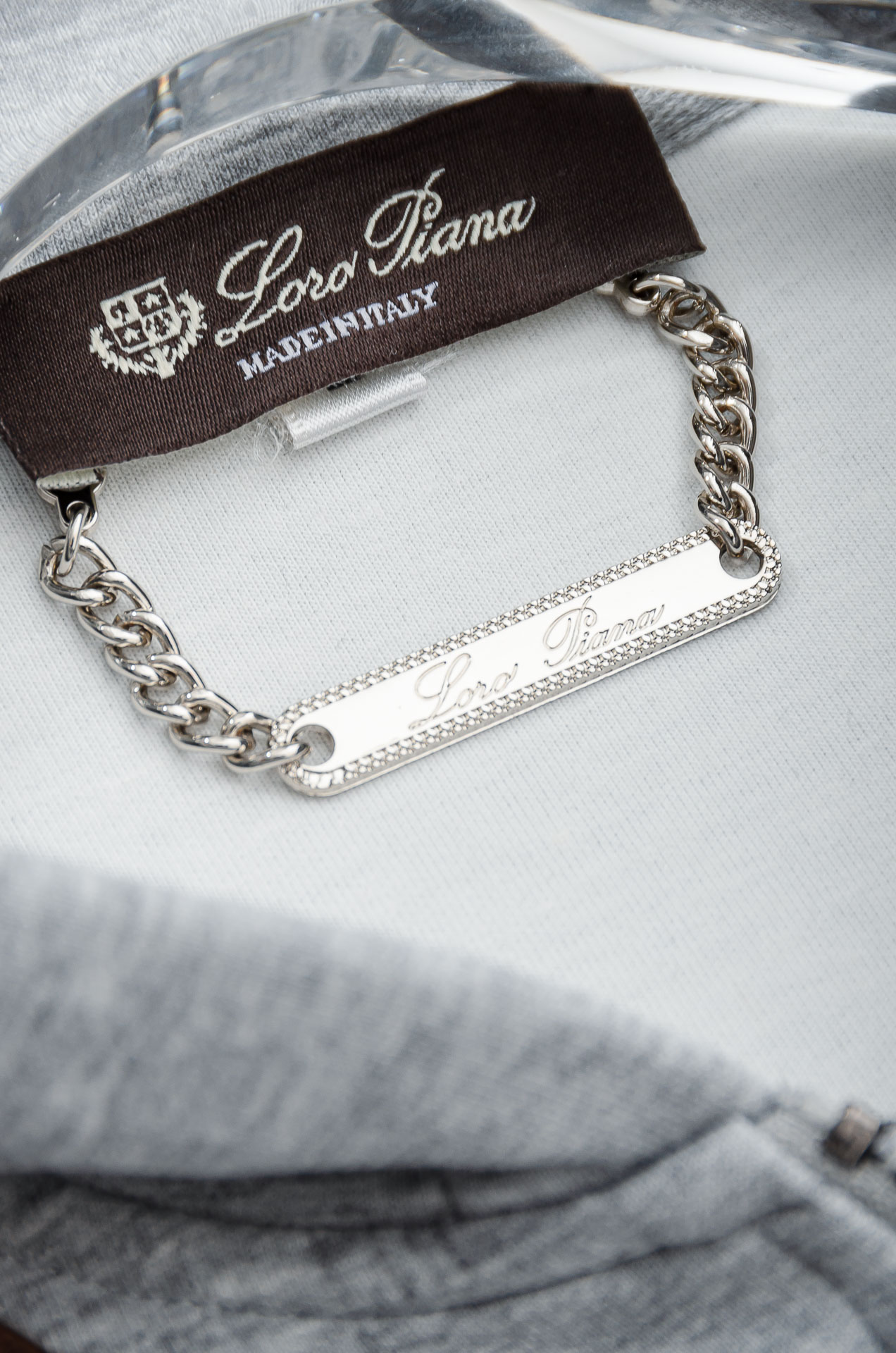 lp🆕 //秋冬时尚休闲运动套装(夹克外套+卫裤 )原厂代工出品，极简的风格构造大气，自然，辨识度高，上