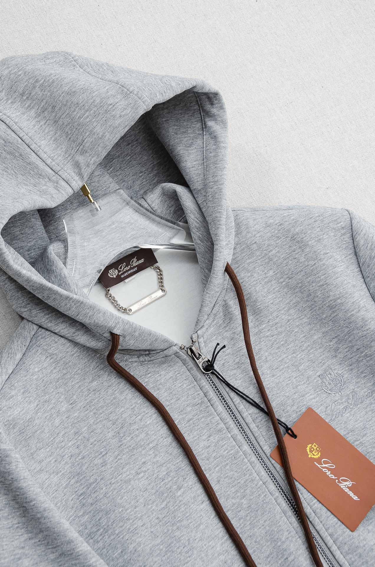 lp🆕 //秋冬时尚休闲运动套装(夹克外套+卫裤 )原厂代工出品，极简的风格构造大气，自然，辨识度高，上