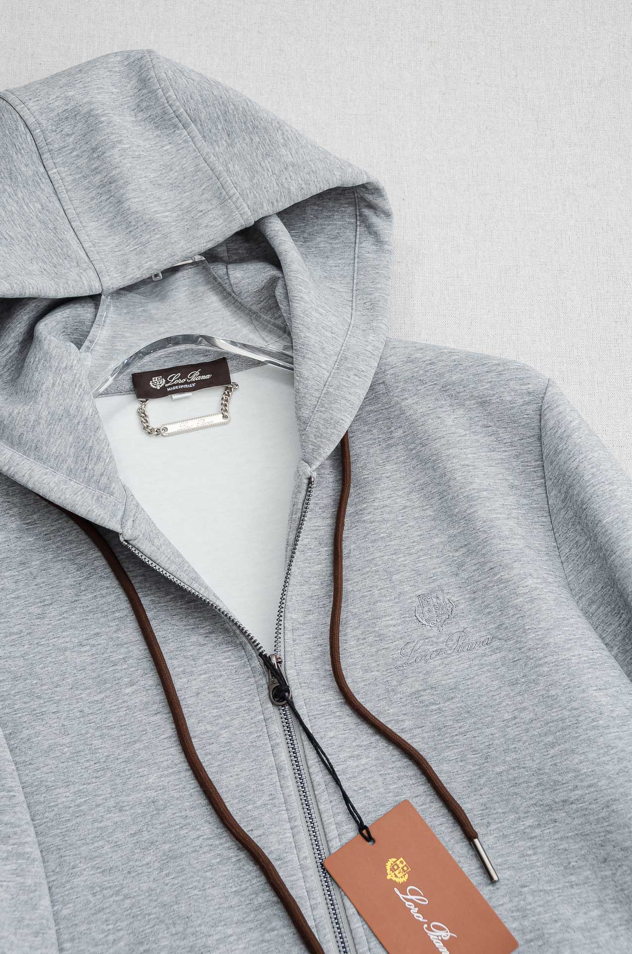 lp🆕 //秋冬时尚休闲运动套装(夹克外套+卫裤 )原厂代工出品，极简的风格构造大气，自然，辨识度高，上