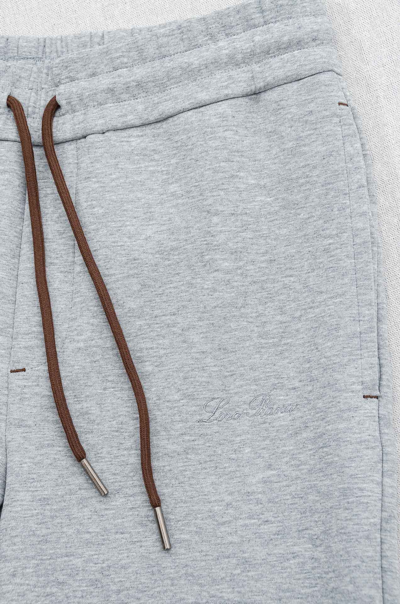 lp🆕 //秋冬时尚休闲运动套装(夹克外套+卫裤 )原厂代工出品，极简的风格构造大气，自然，辨识度高，上