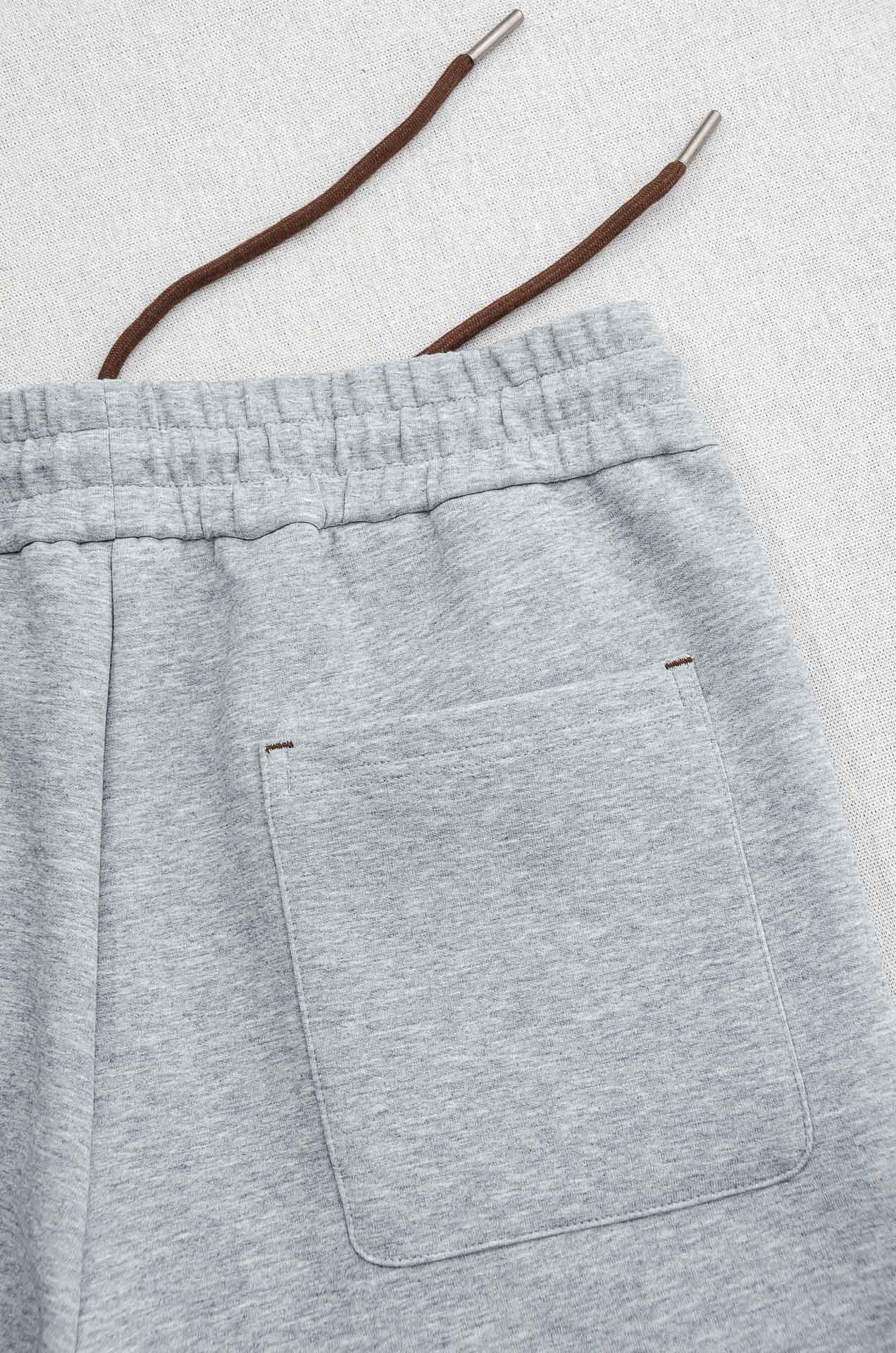 lp🆕 //秋冬时尚休闲运动套装(夹克外套+卫裤 )原厂代工出品，极简的风格构造大气，自然，辨识度高，上