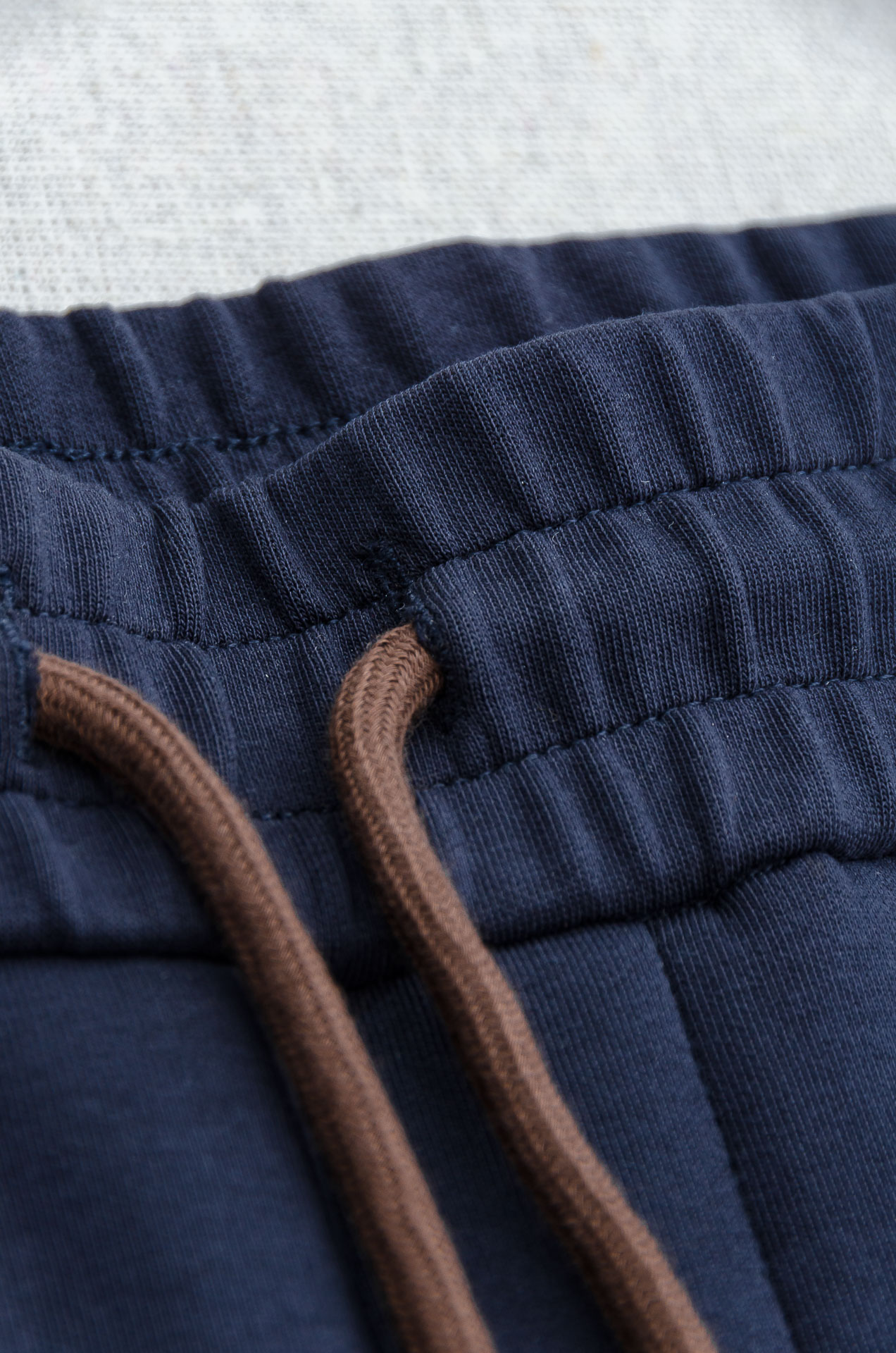 lp🆕 //秋冬时尚休闲运动套装(夹克外套+卫裤 )原厂代工出品，极简的风格构造大气，自然，辨识度高，上