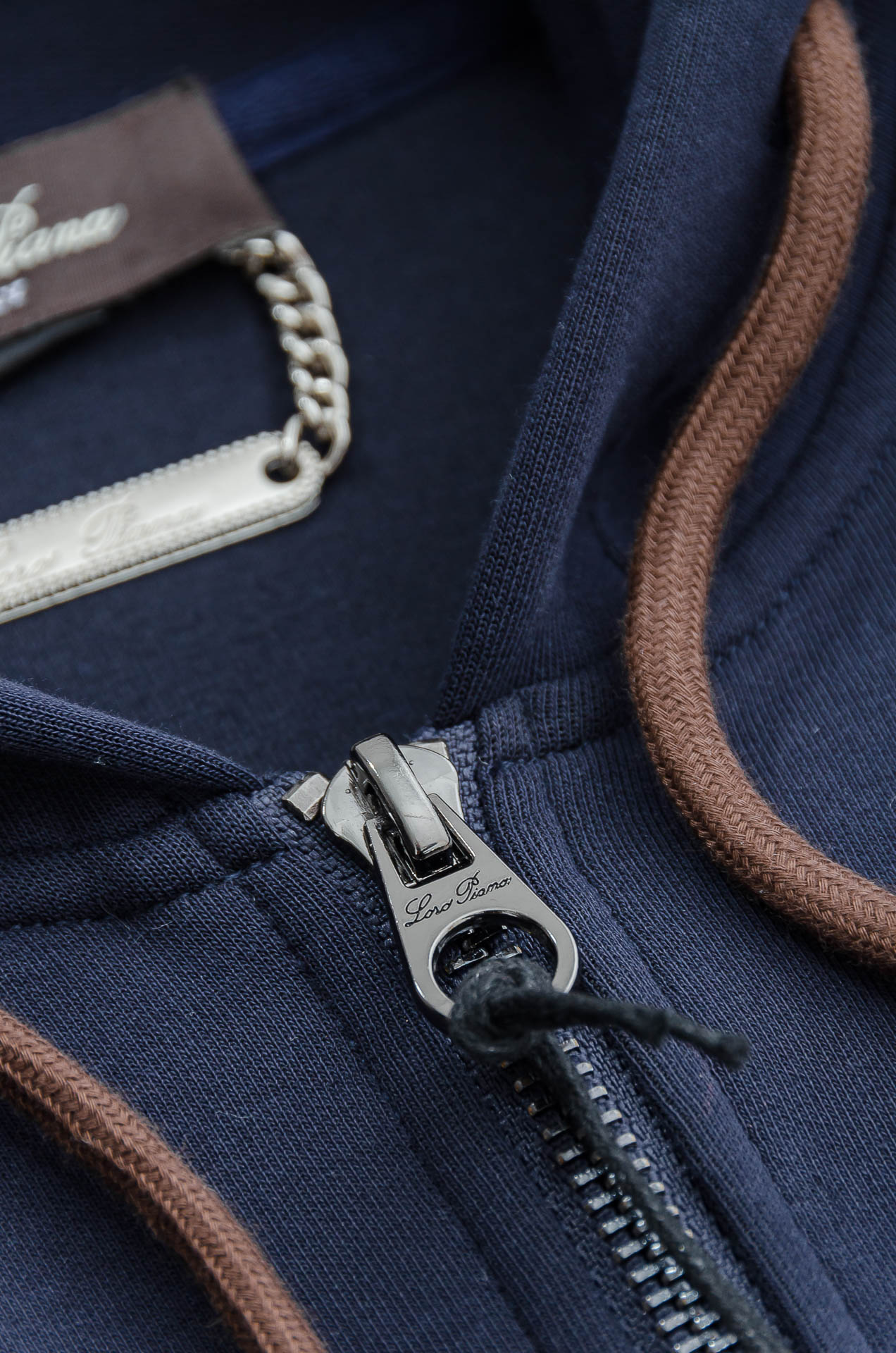 lp🆕 //秋冬时尚休闲运动套装(夹克外套+卫裤 )原厂代工出品，极简的风格构造大气，自然，辨识度高，上