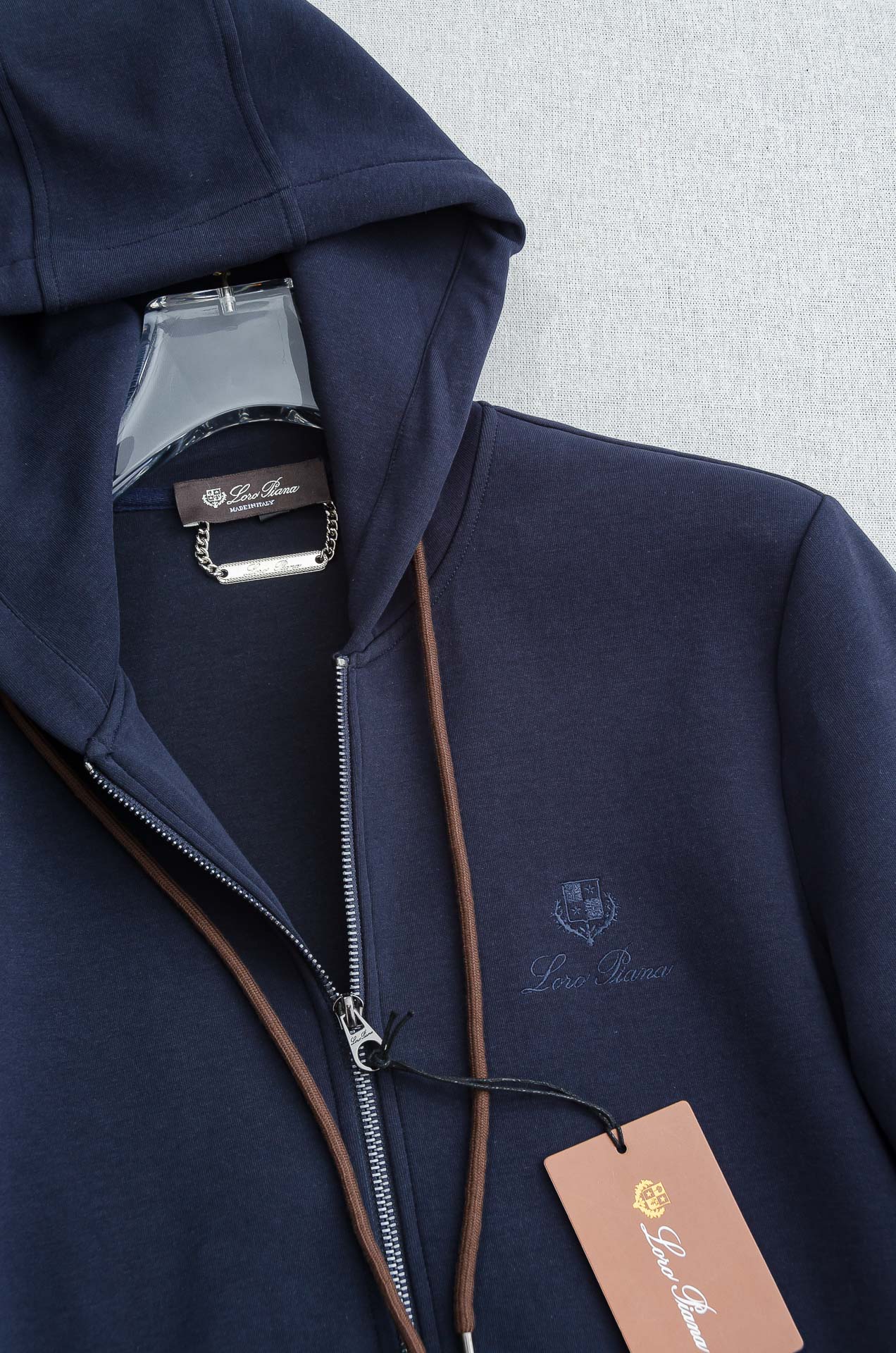 lp🆕 //秋冬时尚休闲运动套装(夹克外套+卫裤 )原厂代工出品，极简的风格构造大气，自然，辨识度高，上