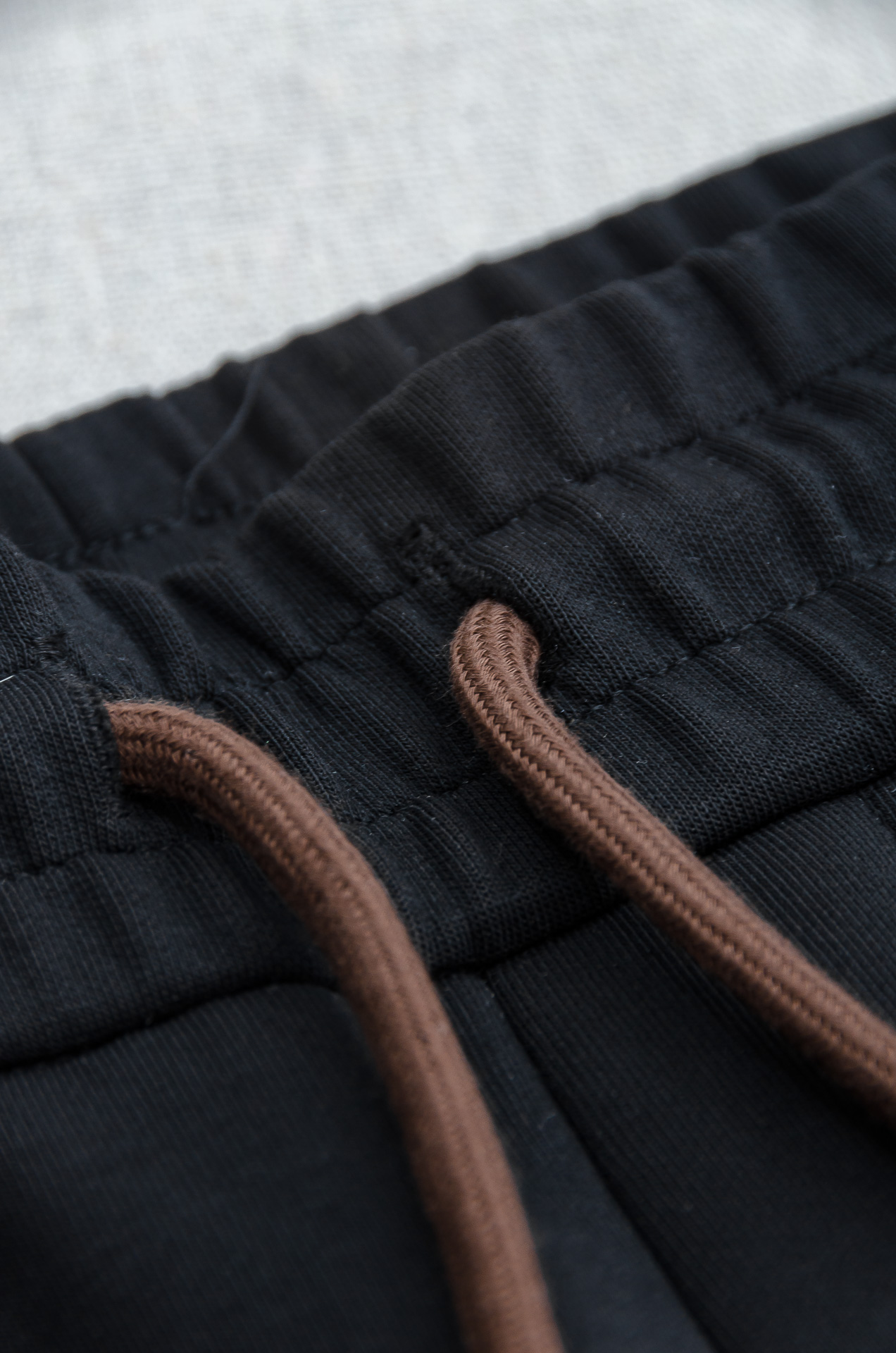 lp🆕 //秋冬时尚休闲运动套装(夹克外套+卫裤 )原厂代工出品，极简的风格构造大气，自然，辨识度高，上