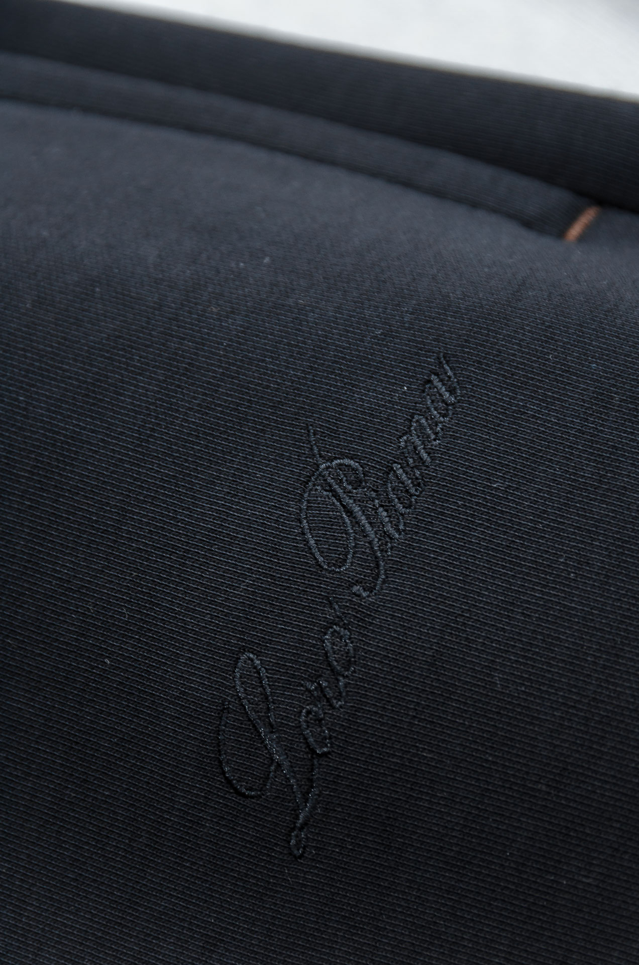 lp🆕 //秋冬时尚休闲运动套装(夹克外套+卫裤 )原厂代工出品，极简的风格构造大气，自然，辨识度高，上