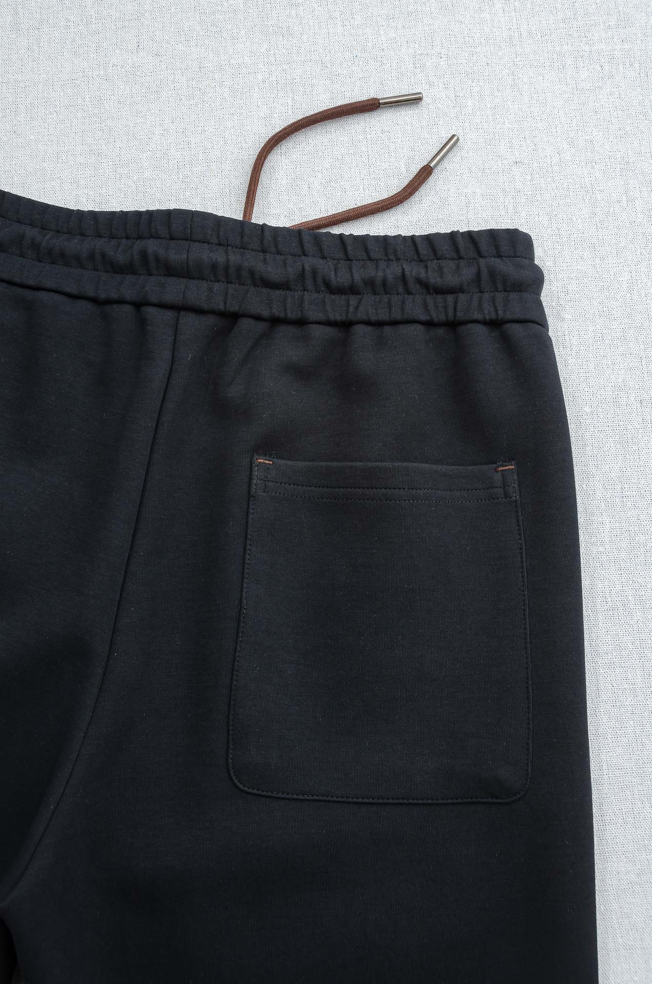 lp🆕 //秋冬时尚休闲运动套装(夹克外套+卫裤 )原厂代工出品，极简的风格构造大气，自然，辨识度高，上