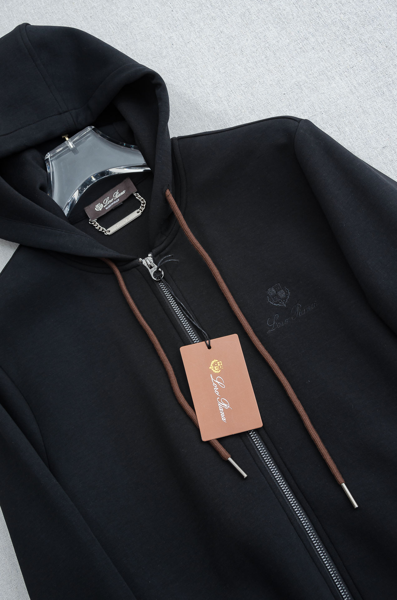 lp🆕 //秋冬时尚休闲运动套装(夹克外套+卫裤 )原厂代工出品，极简的风格构造大气，自然，辨识度高，上