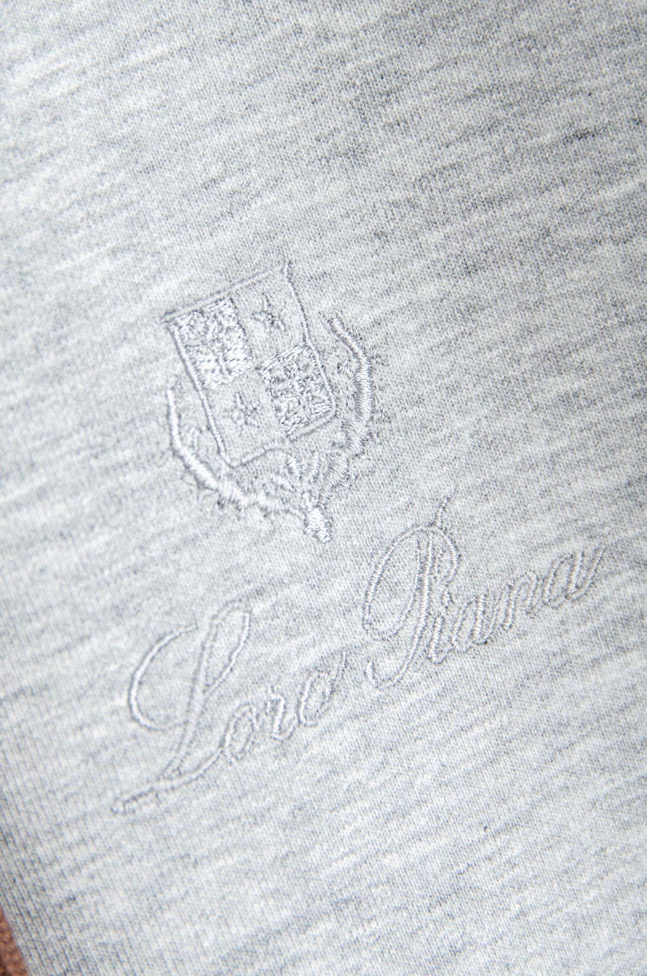 。 lP🆕 //秋冬时尚休闲运动套装(夹克外套+卫裤 )原厂代工出品，极简的风格构造大气，自然，辨识度高