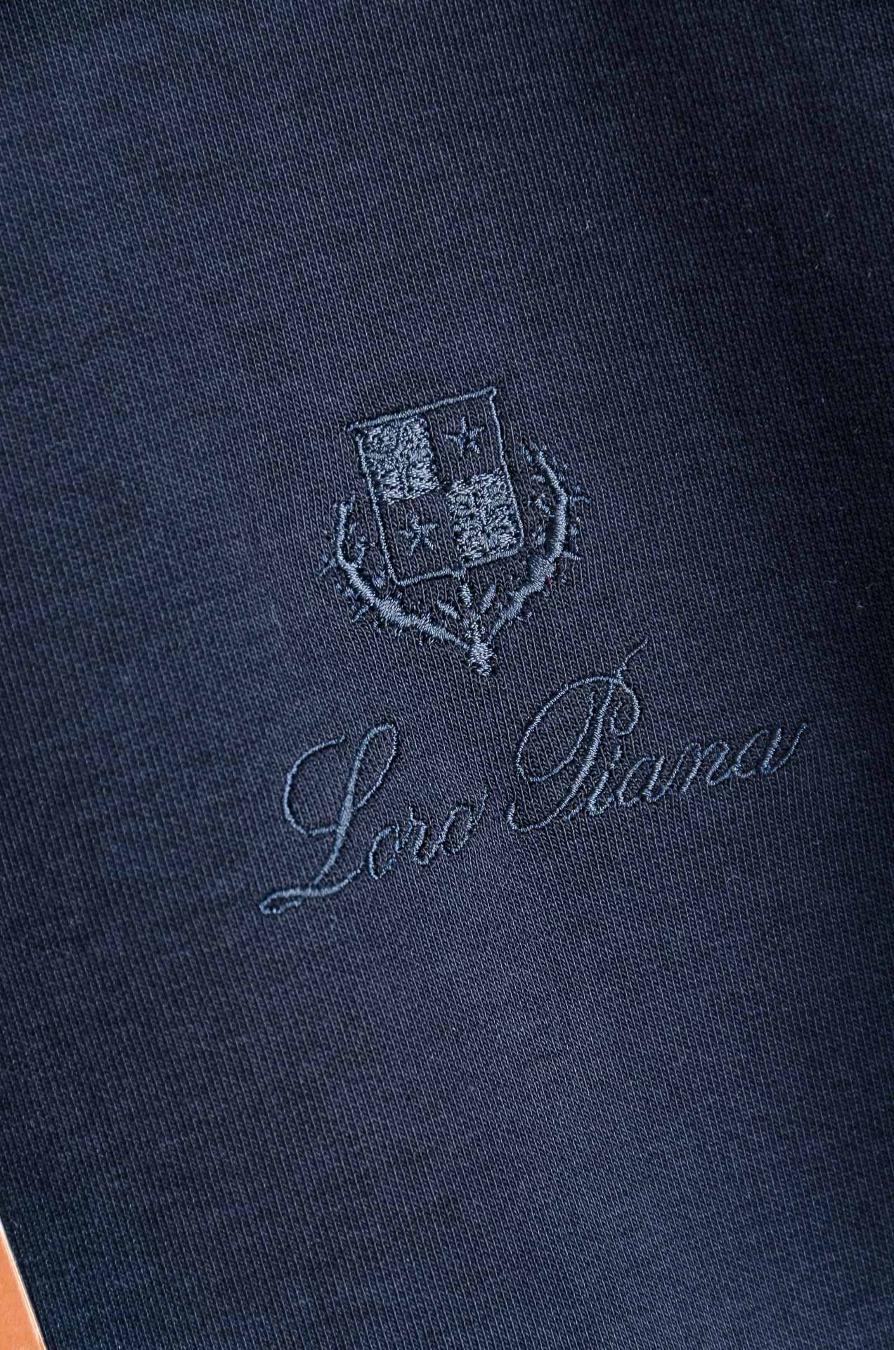 。 lP🆕 //秋冬时尚休闲运动套装(夹克外套+卫裤 )原厂代工出品，极简的风格构造大气，自然，辨识度高