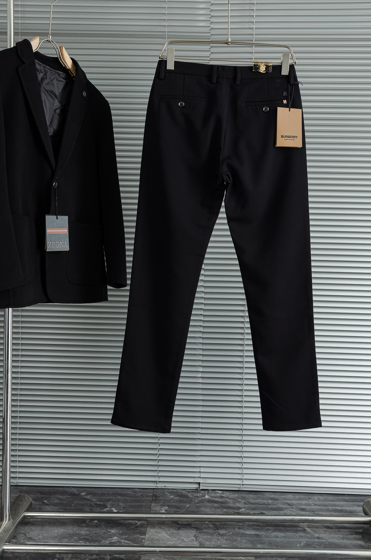 BURBE*RRY.巴宝/莉25FW秋冬新款轻奢时尚定制休闲西裤#简洁干练的风格，精致卓越的品质男装，每