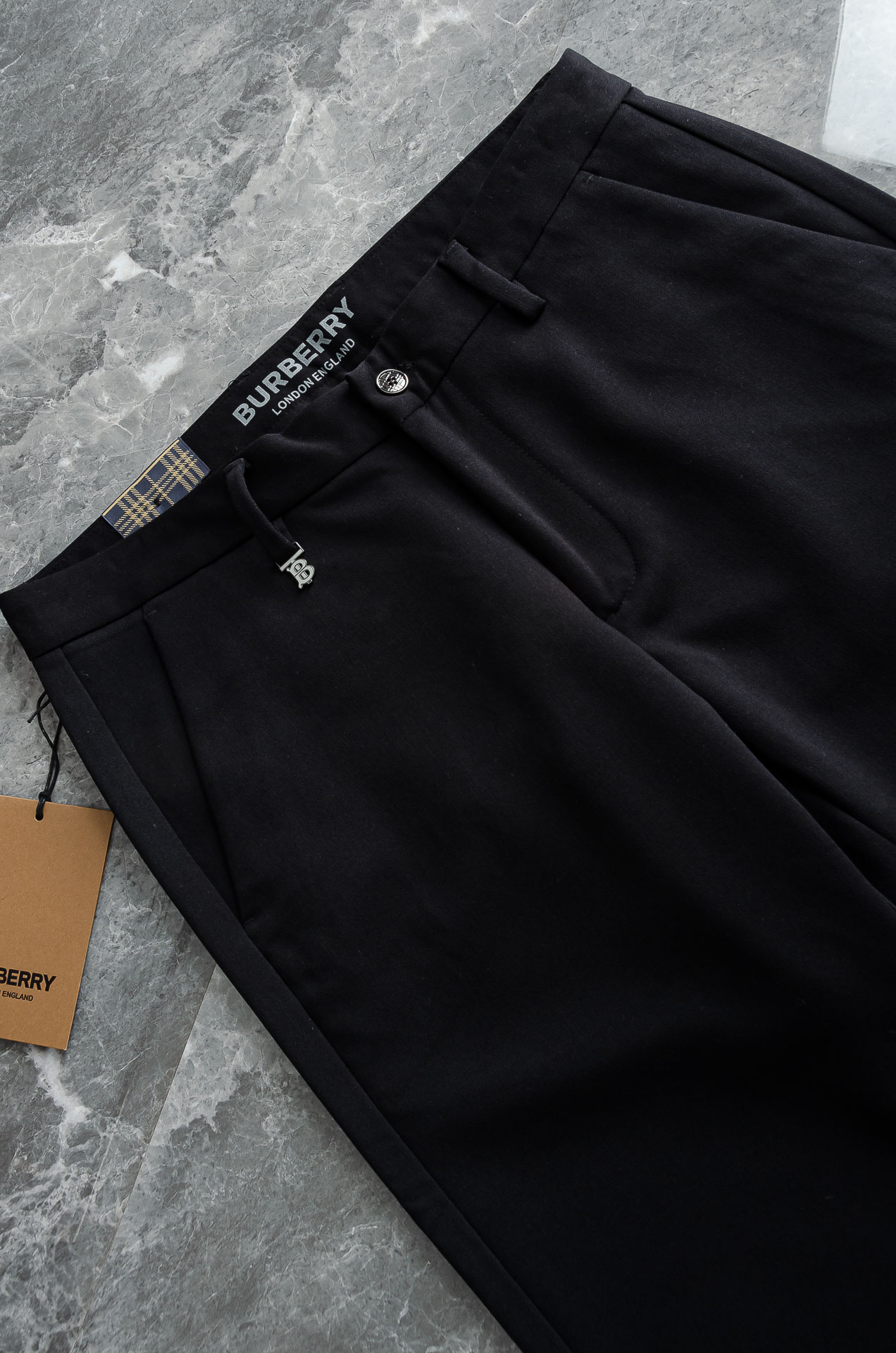 BURBE*RRY.巴宝/莉25FW秋冬新款轻奢时尚定制休闲西裤#简洁干练的风格，精致卓越的品质男装，每