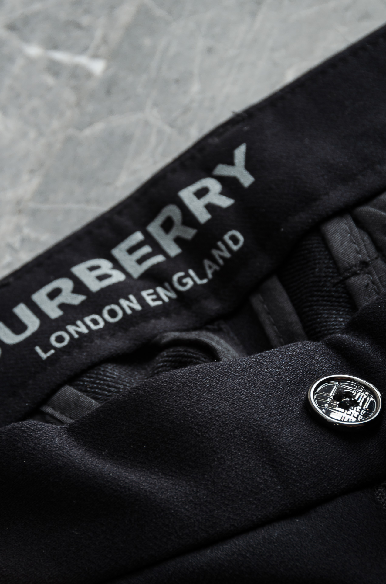 BURBE*RRY.巴宝/莉25FW秋冬新款轻奢时尚定制休闲西裤#简洁干练的风格，精致卓越的品质男装，每