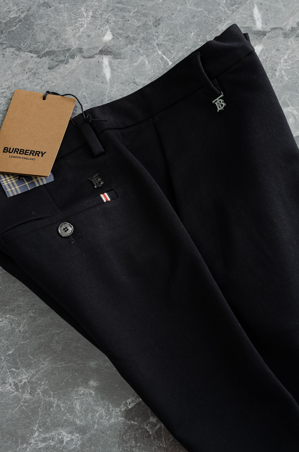 BURBE*RRY.巴宝/莉25FW秋冬新款轻奢时尚定制休闲西裤#简洁干练的风格，精致卓越的品质男装，每