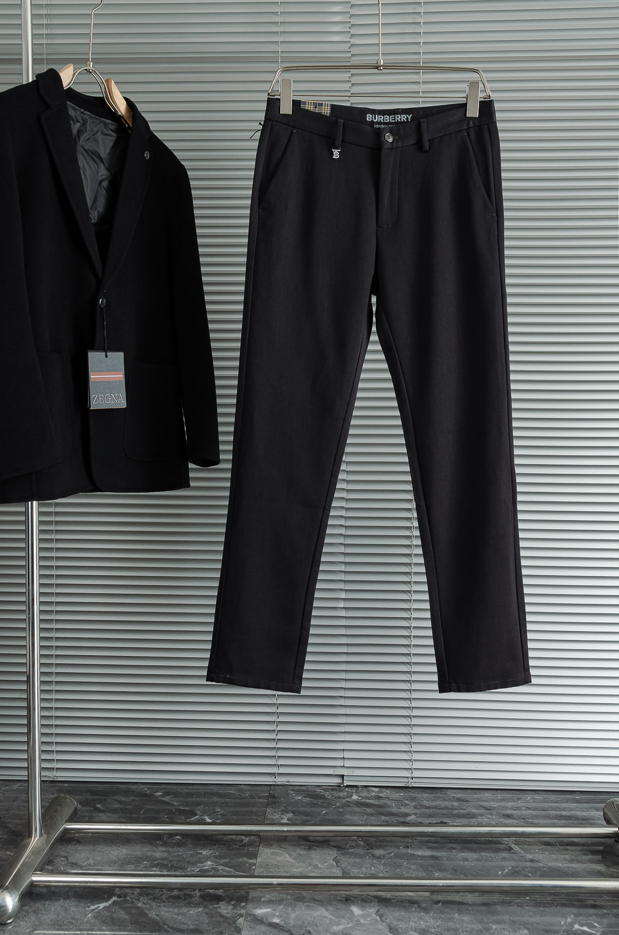 BURBE*RRY.巴宝/莉25FW秋冬新款轻奢时尚定制休闲西裤#简洁干练的风格，精致卓越的品质男装，每