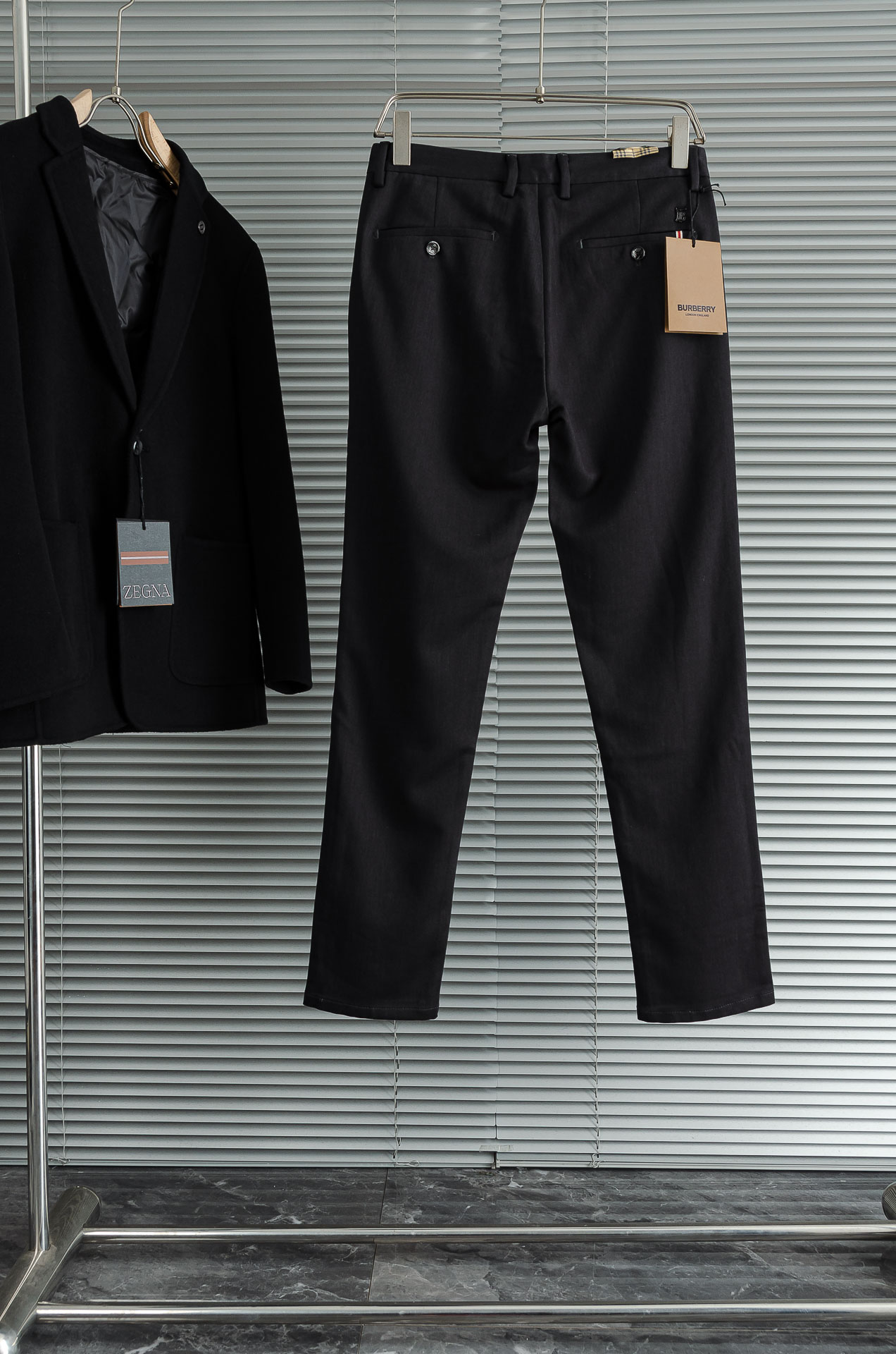 BURBE*RRY.巴宝/莉25FW秋冬新款轻奢时尚定制休闲西裤#简洁干练的风格，精致卓越的品质男装，每