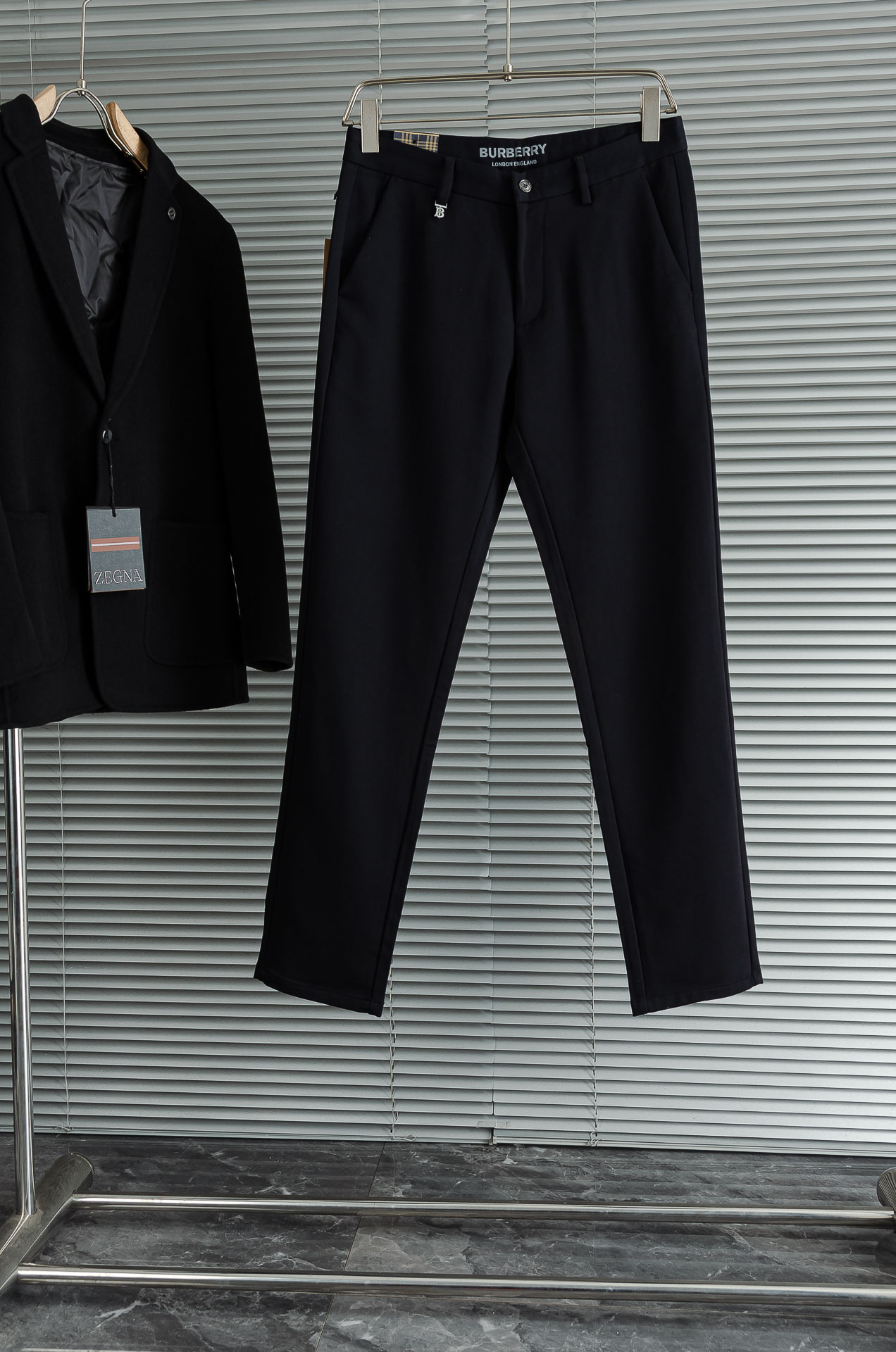 BURBE*RRY.巴宝/莉25FW秋冬新款轻奢时尚定制休闲西裤#简洁干练的风格，精致卓越的品质男装，每