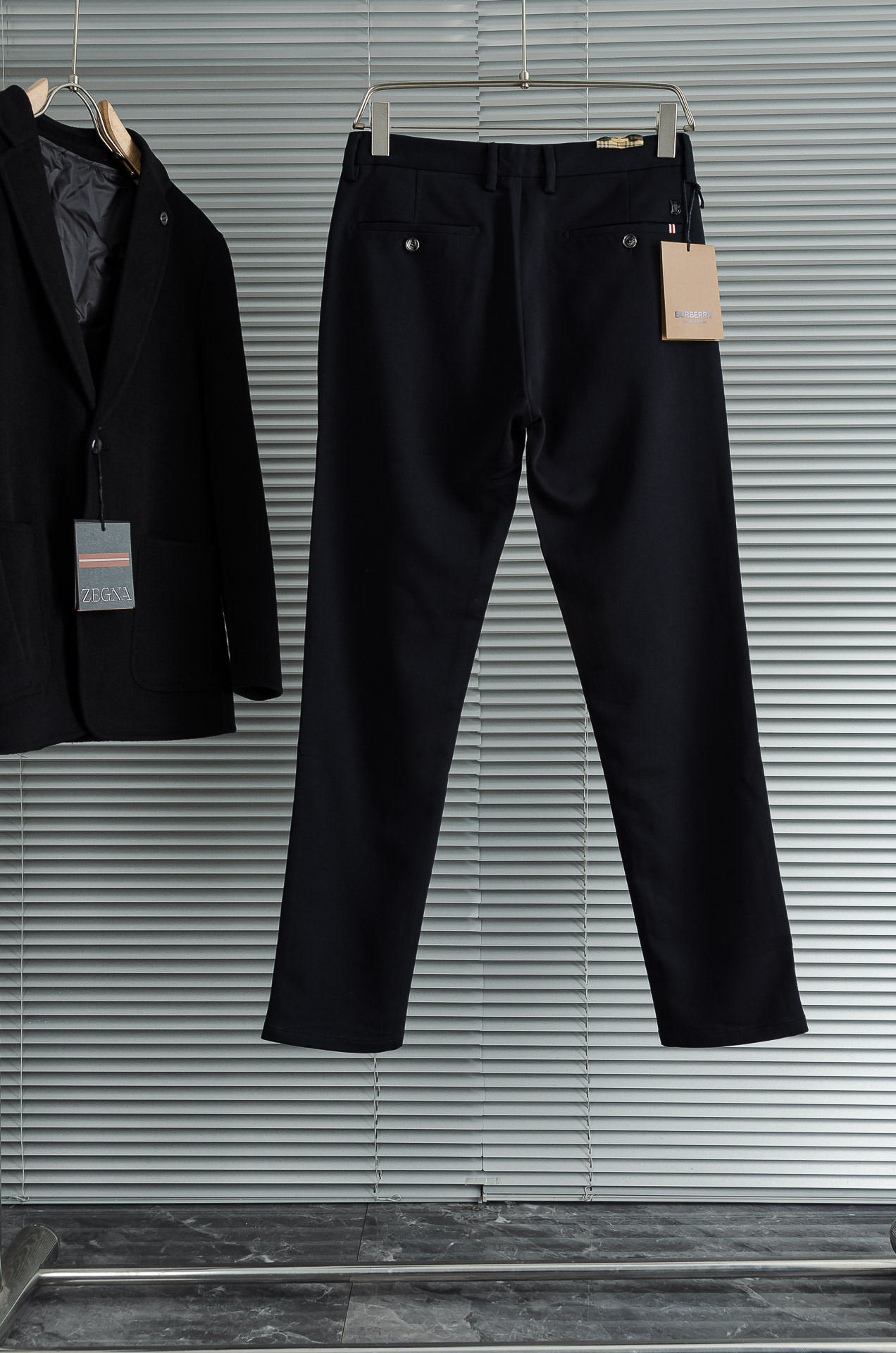 BURBE*RRY.巴宝/莉25FW秋冬新款轻奢时尚定制休闲西裤#简洁干练的风格，精致卓越的品质男装，每