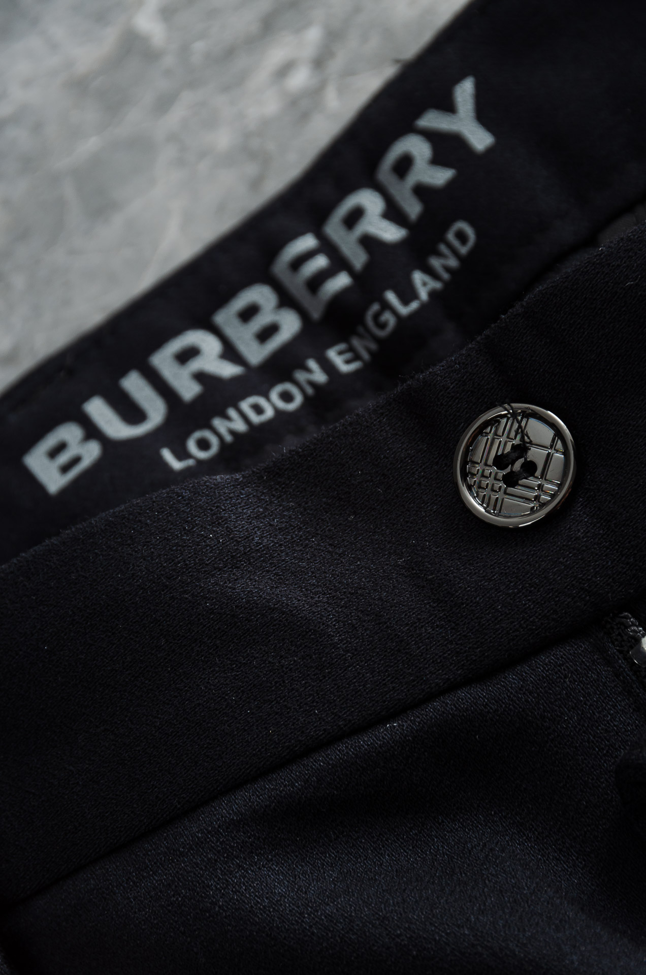 BURBE*RRY.巴宝/莉25FW秋冬新款轻奢时尚定制休闲西裤#简洁干练的风格，精致卓越的品质男装，每