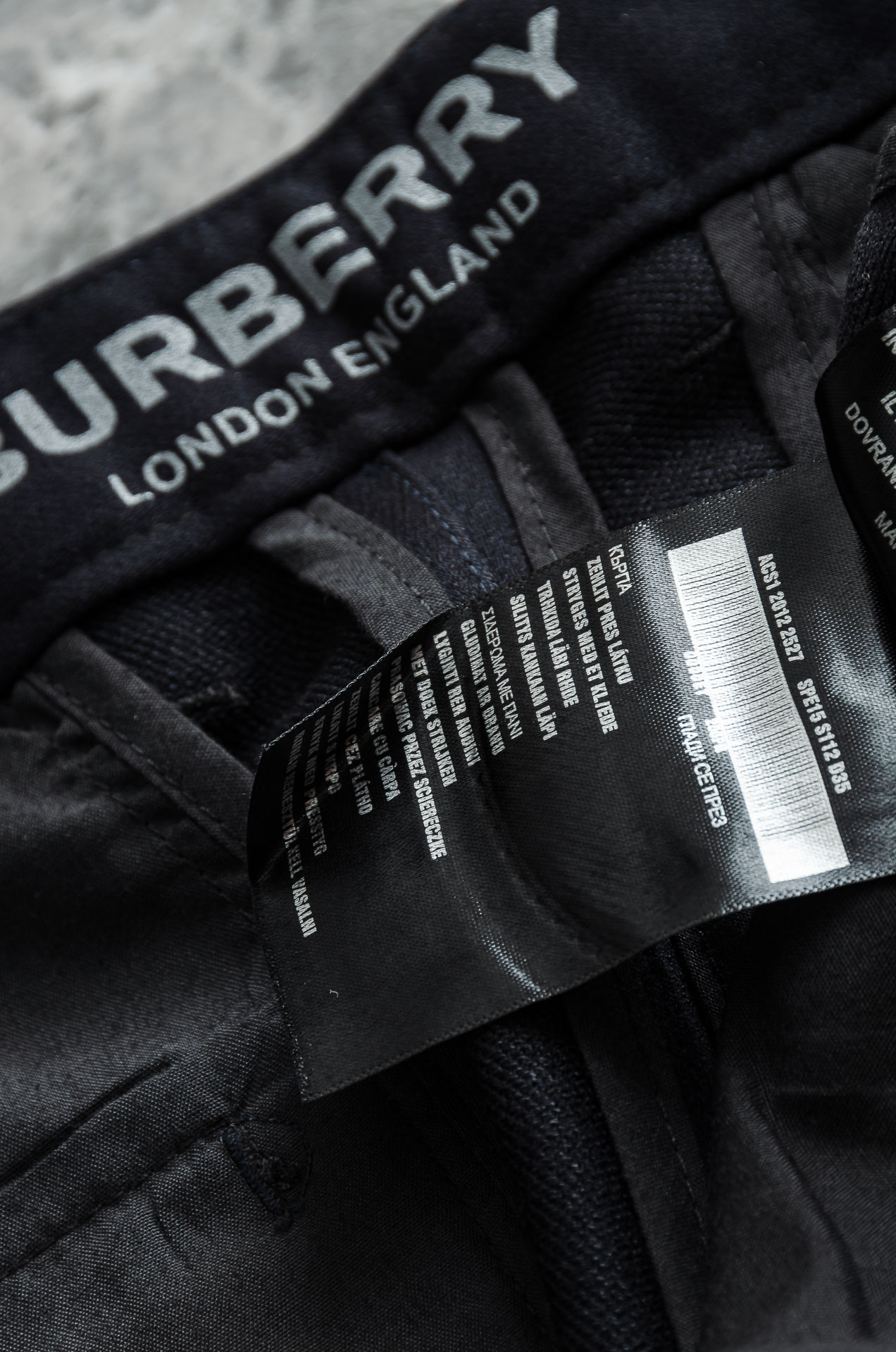 BURBE*RRY.巴宝/莉25FW秋冬新款轻奢时尚定制休闲西裤#简洁干练的风格，精致卓越的品质男装，每