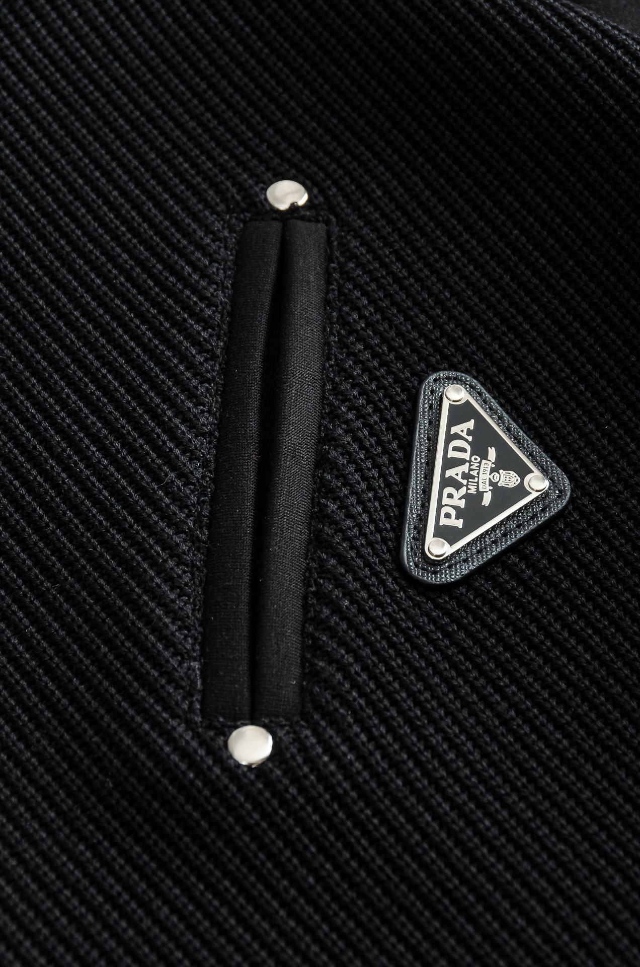 Pr*ada普拉达 2025FW秋冬最新品 客供进口面料保暖圆领男士卫衣#质感硬朗挺拔有型，版型立体不易