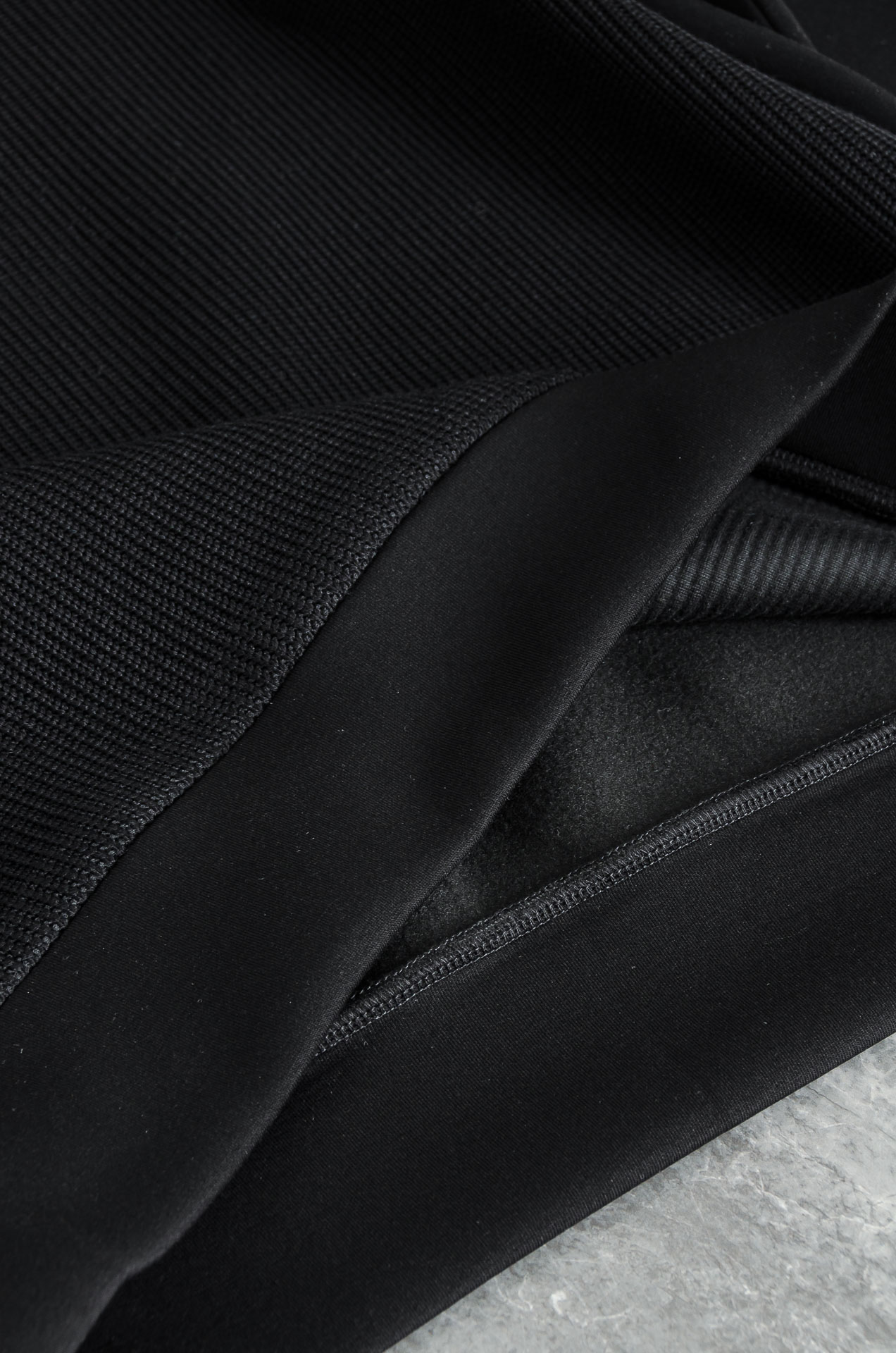 Pr*ada普拉达 2025FW秋冬最新品 客供进口面料保暖圆领男士卫衣#质感硬朗挺拔有型，版型立体不易