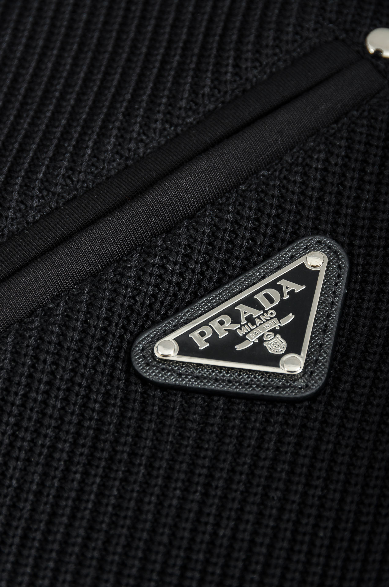 Pr*ada普拉达 2025FW秋冬最新品 客供进口面料保暖圆领男士卫衣#质感硬朗挺拔有型，版型立体不易