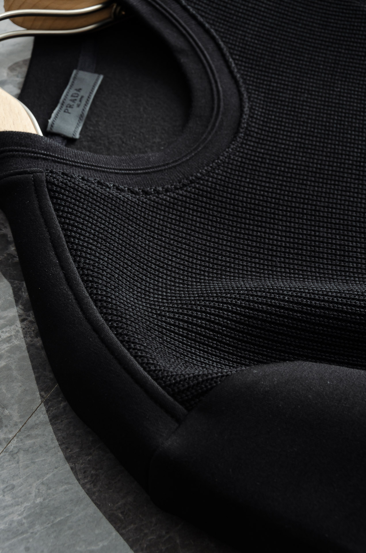 Pr*ada普拉达 2025FW秋冬最新品 客供进口面料保暖圆领男士卫衣#质感硬朗挺拔有型，版型立体不易