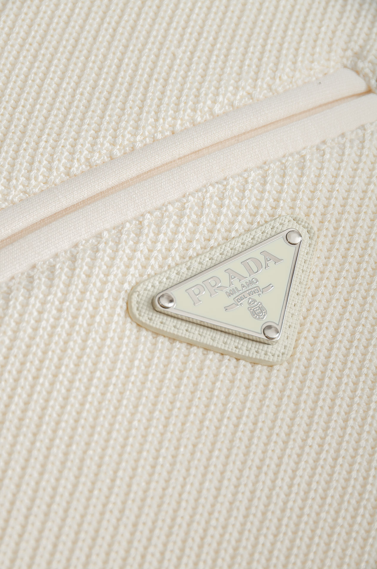 Pr*ada普拉达 2025FW秋冬最新品 客供进口面料保暖圆领男士卫衣#质感硬朗挺拔有型，版型立体不易