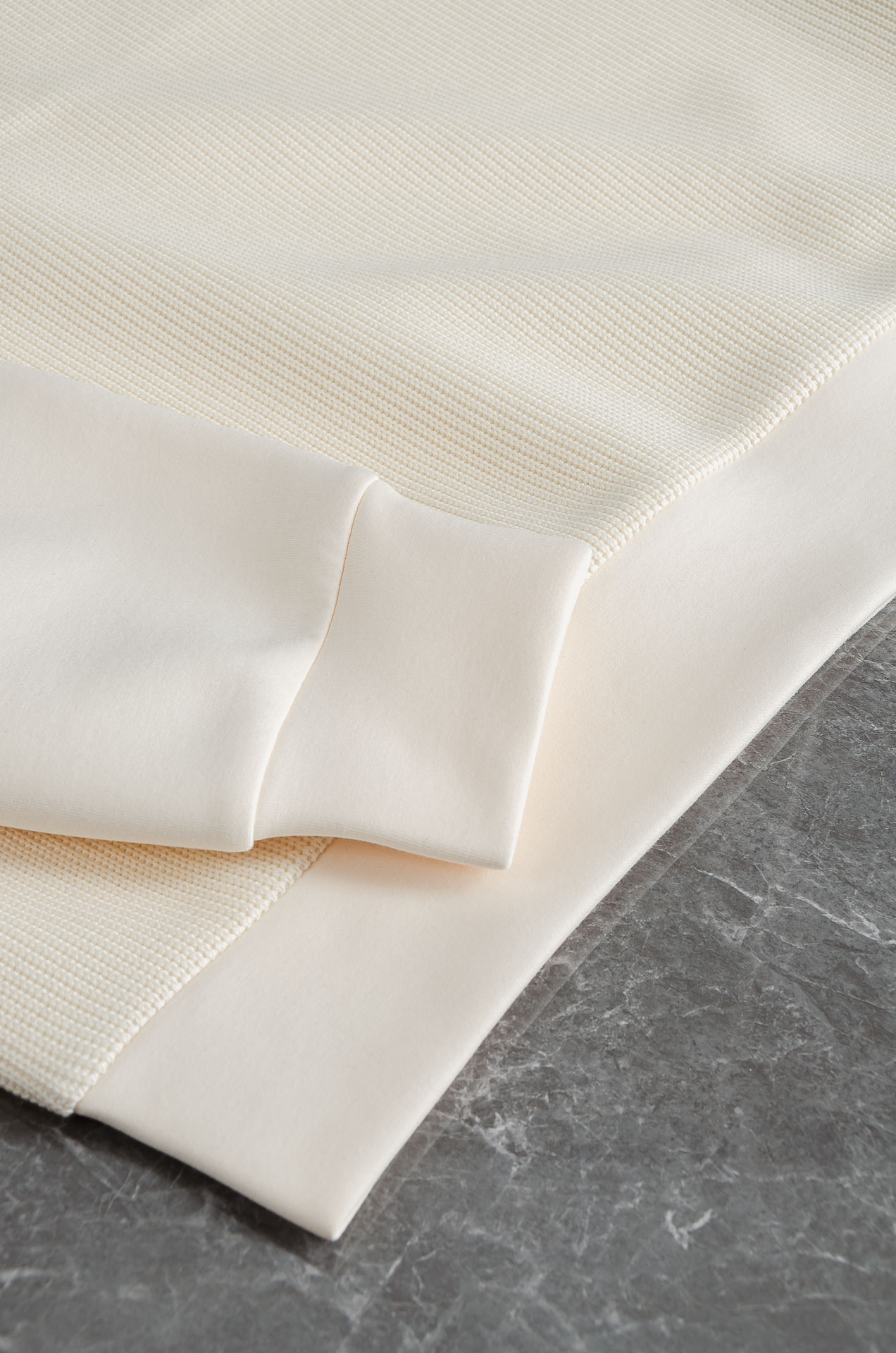 Pr*ada普拉达 2025FW秋冬最新品 客供进口面料保暖圆领男士卫衣#质感硬朗挺拔有型，版型立体不易