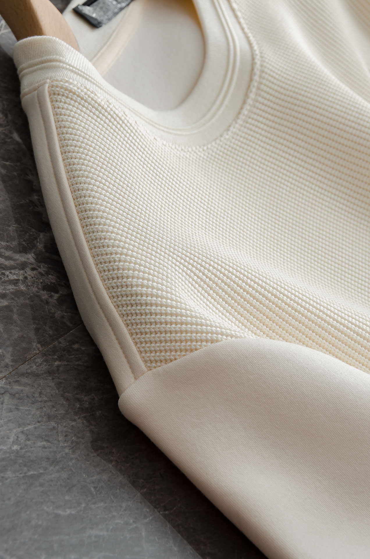 Pr*ada普拉达 2025FW秋冬最新品 客供进口面料保暖圆领男士卫衣#质感硬朗挺拔有型，版型立体不易