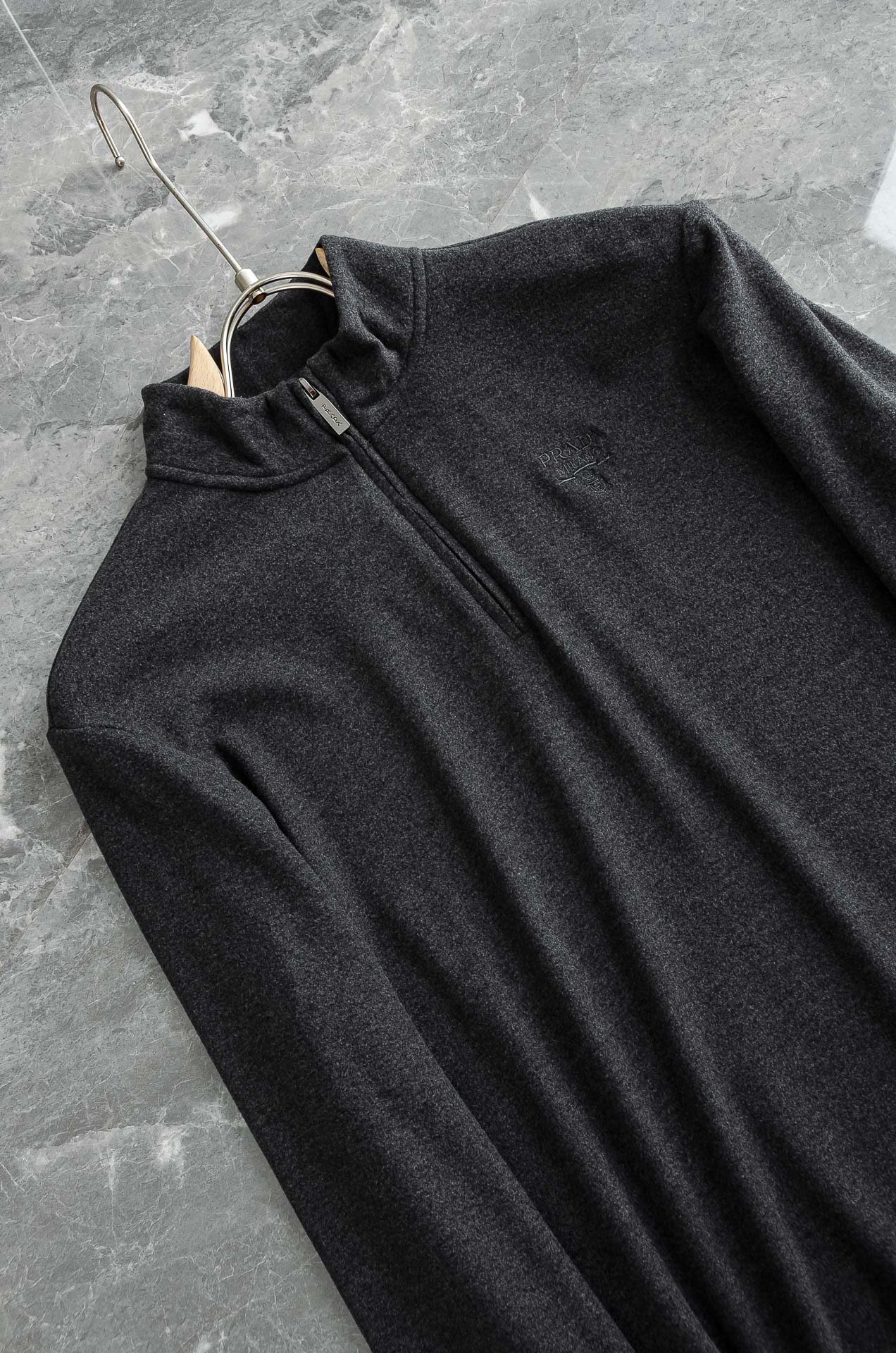 Nea# Pra＊da 普拉＊达2026FW最新半拉链立领长袖衫#柔软亲肤又保暖，秋冬穿超合适!立领+半