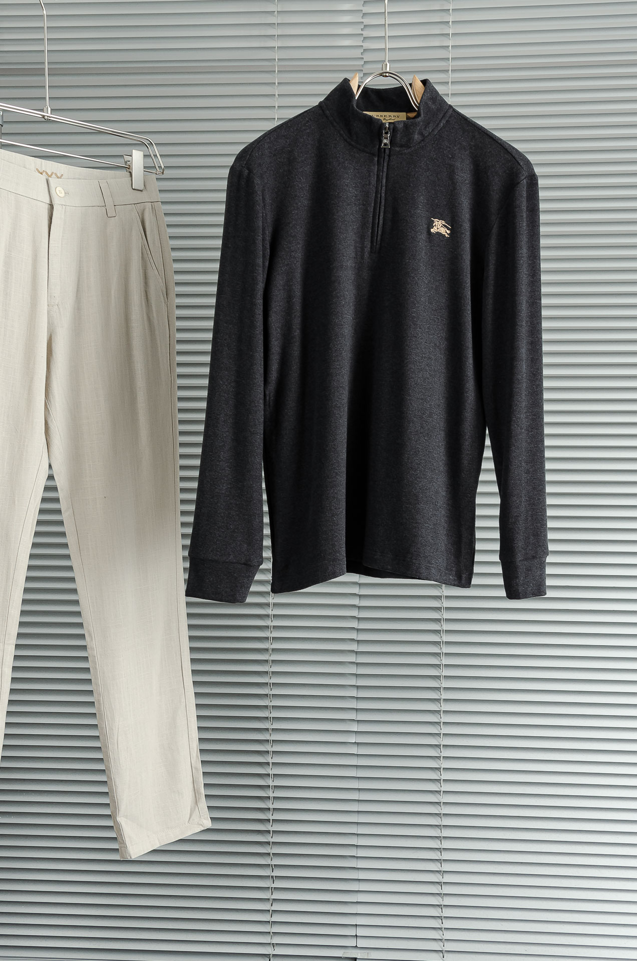 Nea# BURBE*RRY巴＊宝莉2026FW最新半拉链立领长袖衫#柔软亲肤又保暖，秋冬穿超合适!立领