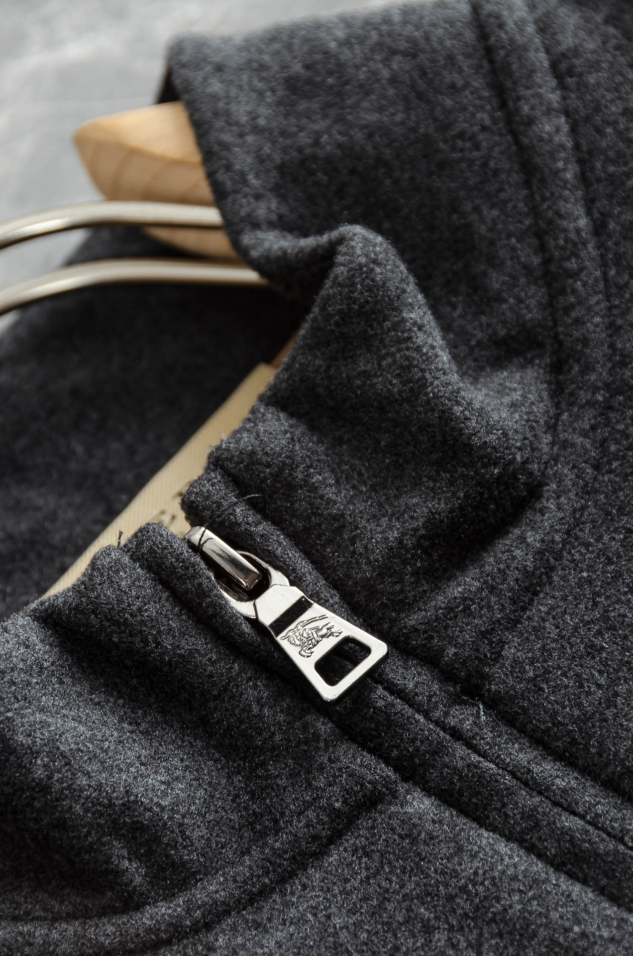 Nea# BURBE*RRY巴＊宝莉2026FW最新半拉链立领长袖衫#柔软亲肤又保暖，秋冬穿超合适!立领