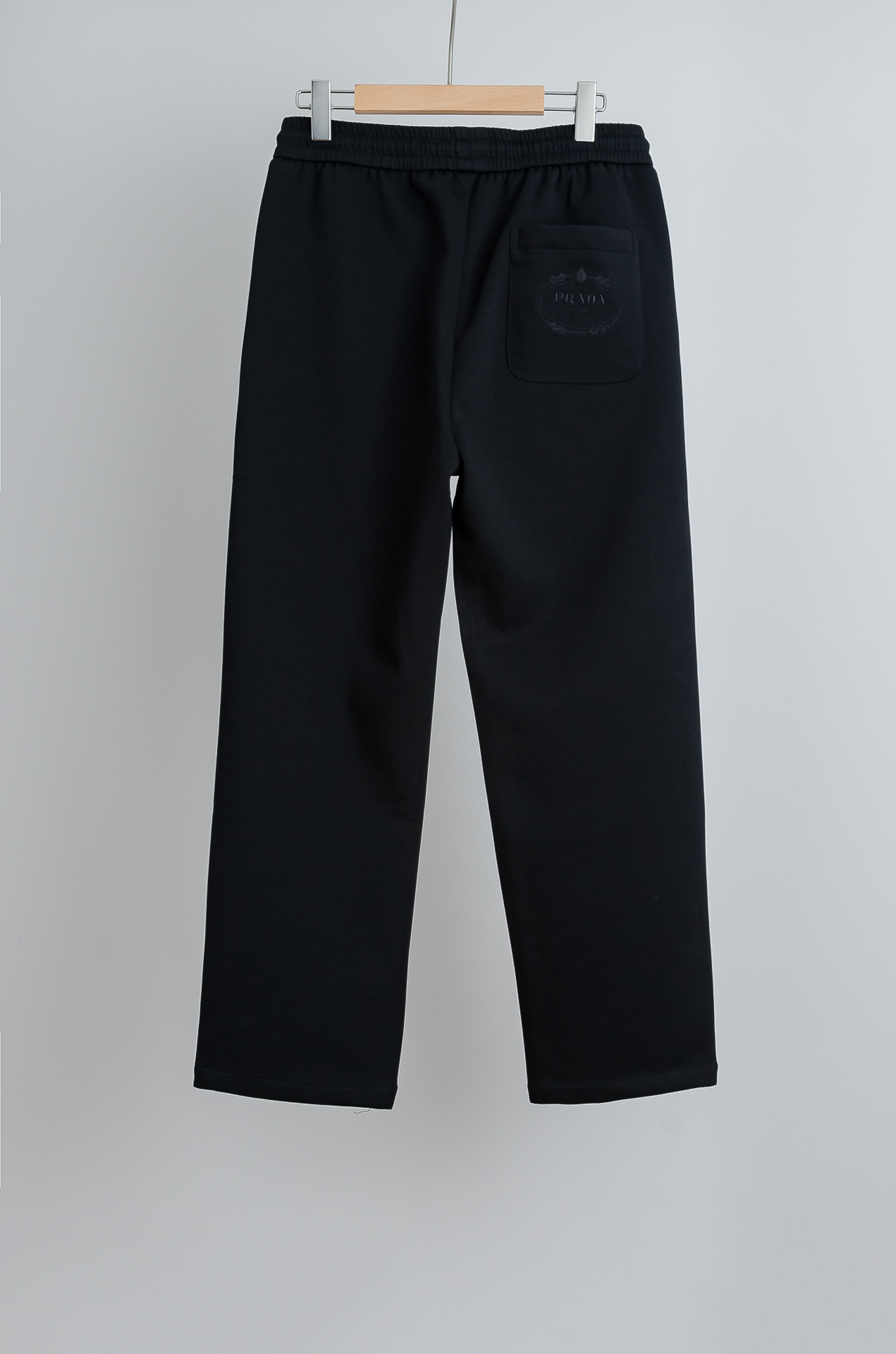 ☀️☀️Pra*da普＊拉达26FW精梳棉混纺挺括有型自带筋骨感抗皱性极强四面弹力包容性好弹力松紧腰搭配