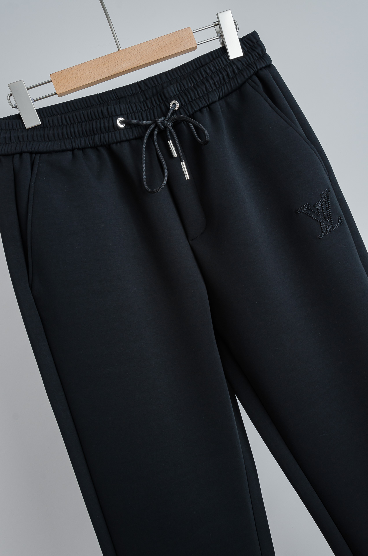 ☀️☀️L/V26FW精梳棉混纺挺括有型自带筋骨感抗皱性极强四面弹力包容性好弹力松紧腰搭配抽绳设计直筒立