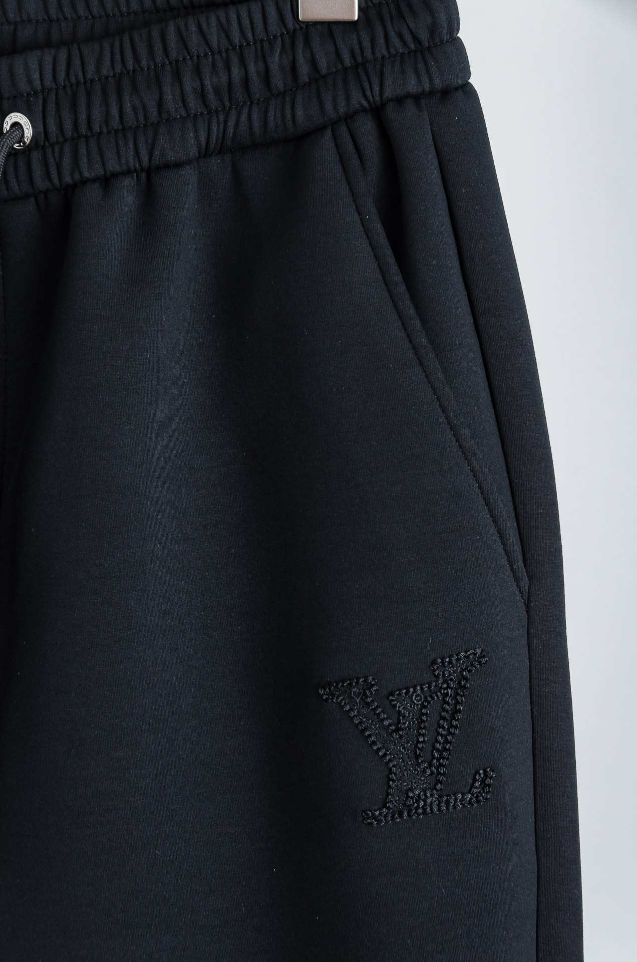 ☀️☀️L/V26FW精梳棉混纺挺括有型自带筋骨感抗皱性极强四面弹力包容性好弹力松紧腰搭配抽绳设计直筒立