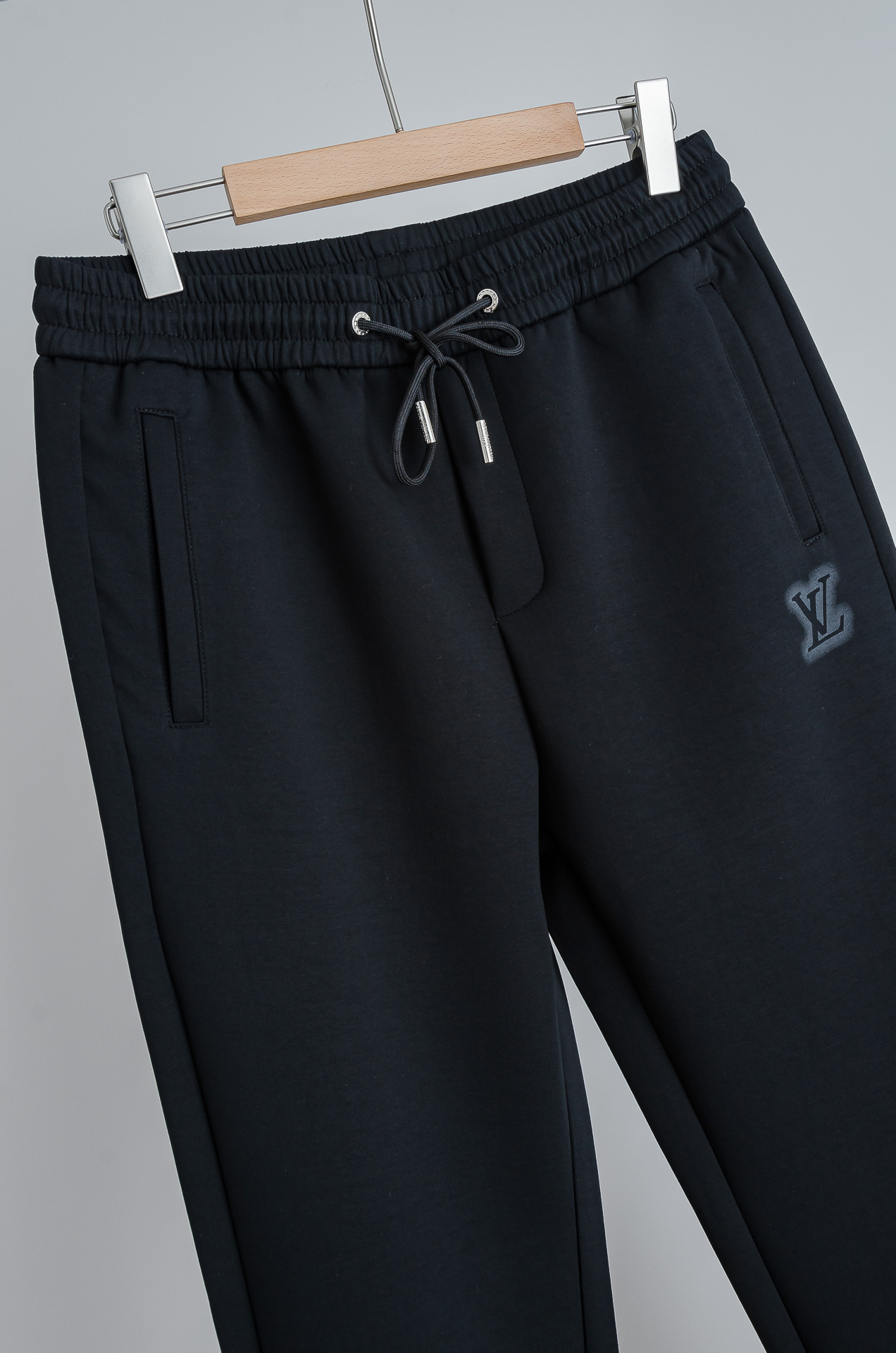 ☀️☀️L/V26FW精梳棉混纺挺括有型自带筋骨感抗皱性极强四面弹力包容性好弹力松紧腰搭配抽绳设计直筒立