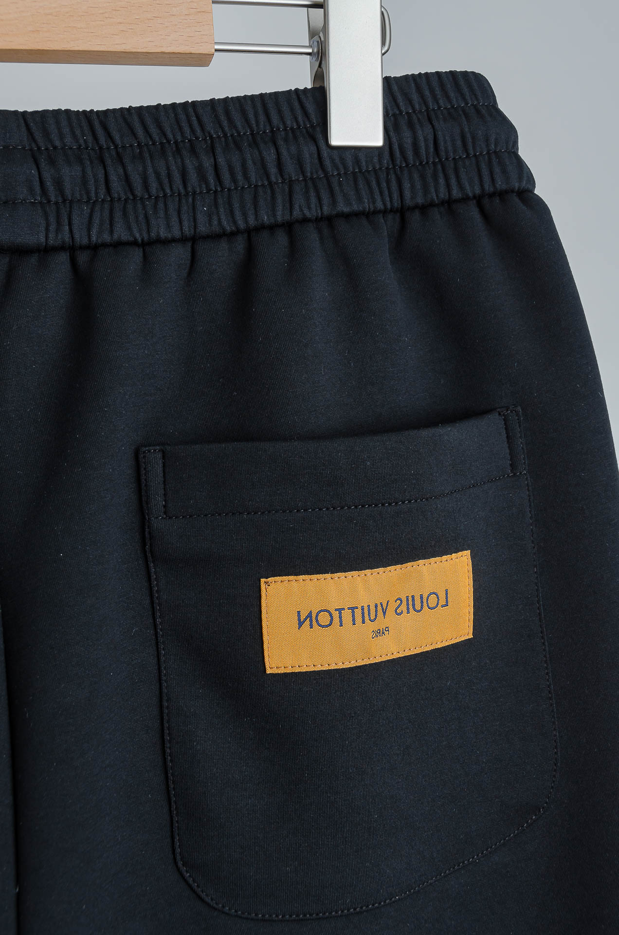 ☀️☀️L/V26FW精梳棉混纺挺括有型自带筋骨感抗皱性极强四面弹力包容性好弹力松紧腰搭配抽绳设计直筒立