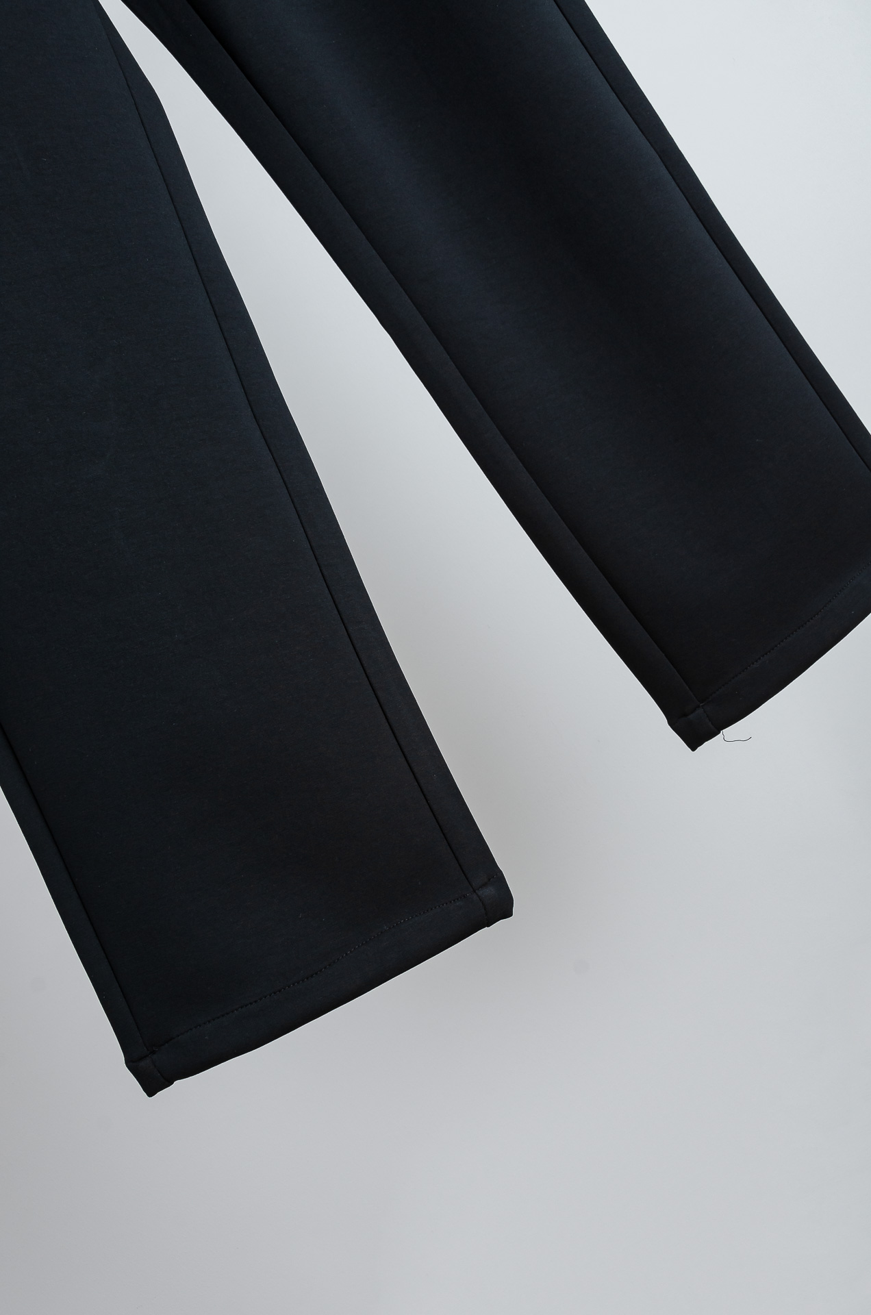 ☀️☀️L/V26FW精梳棉混纺挺括有型自带筋骨感抗皱性极强四面弹力包容性好弹力松紧腰搭配抽绳设计直筒立