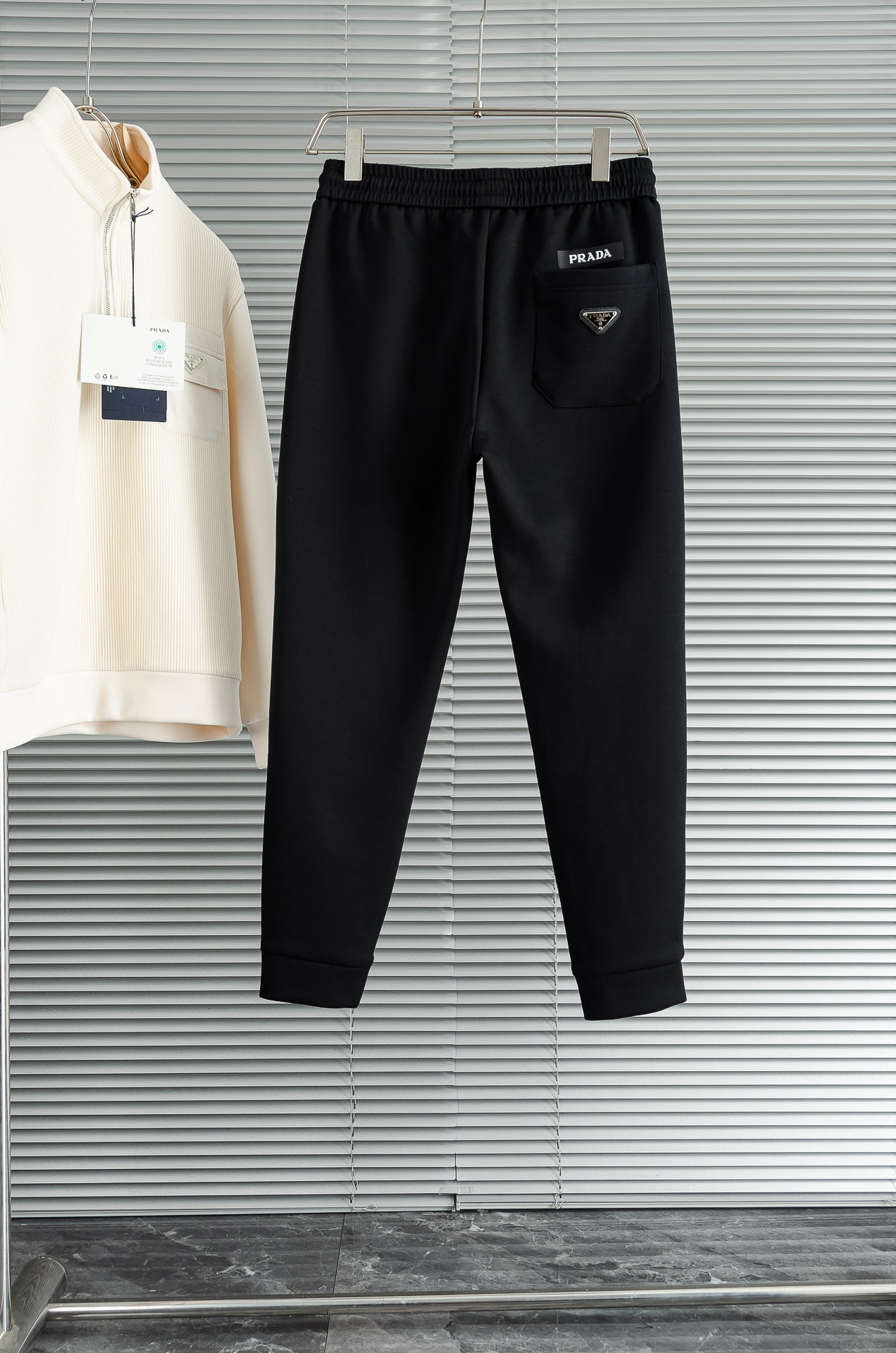 PRA*DA.普拉＊达26FW精梳棉混纺挺括有型自带筋骨感抗皱性极强四面弹力包容性好弹力松紧腰搭配抽绳设