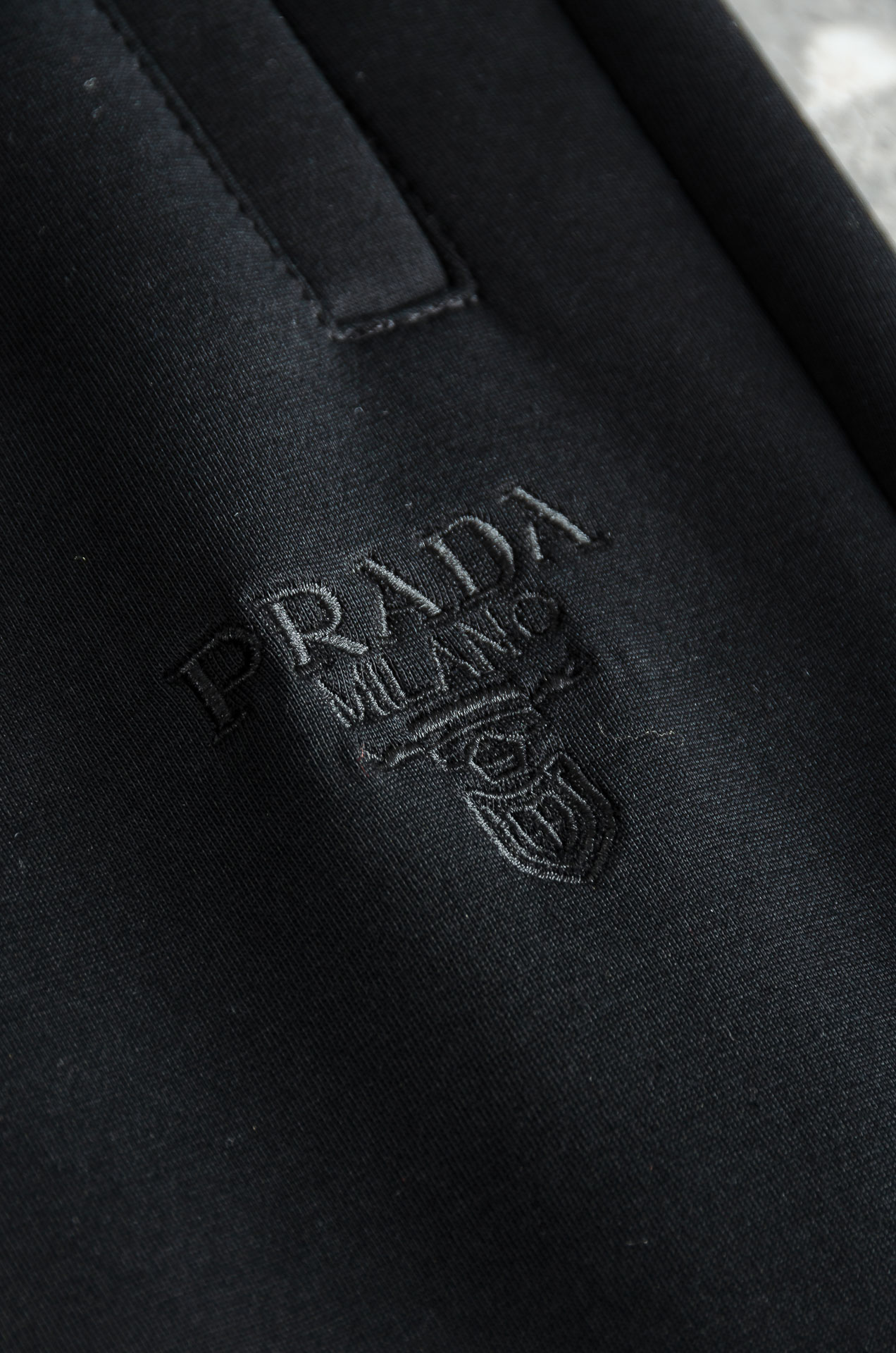 PRA*DA.普拉＊达26FW精梳棉混纺挺括有型自带筋骨感抗皱性极强四面弹力包容性好弹力松紧腰搭配抽绳设