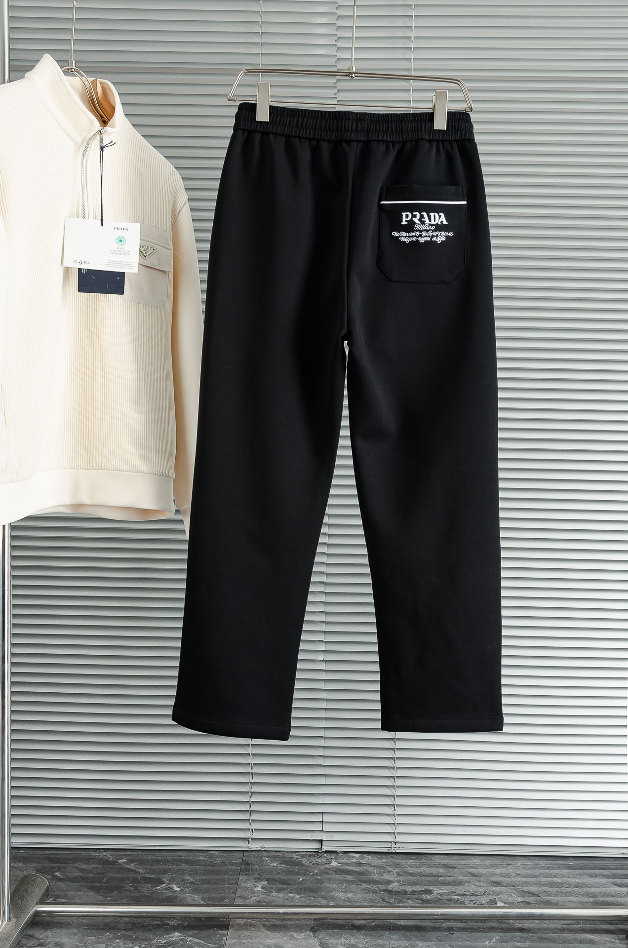 PRA*DA.普拉＊达26FW精梳棉混纺挺括有型自带筋骨感抗皱性极强四面弹力包容性好弹力松紧腰搭配抽绳设