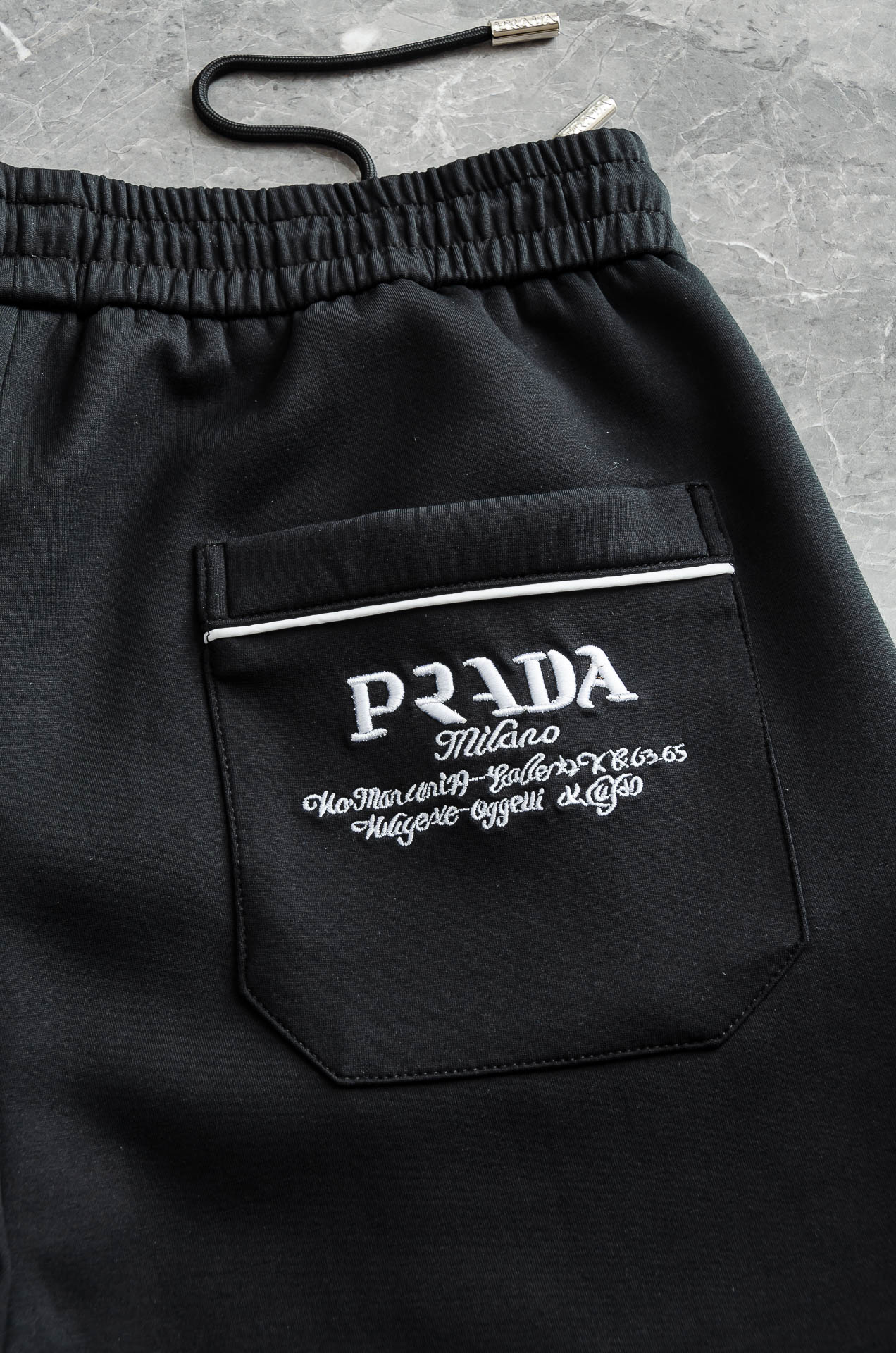 PRA*DA.普拉＊达26FW精梳棉混纺挺括有型自带筋骨感抗皱性极强四面弹力包容性好弹力松紧腰搭配抽绳设