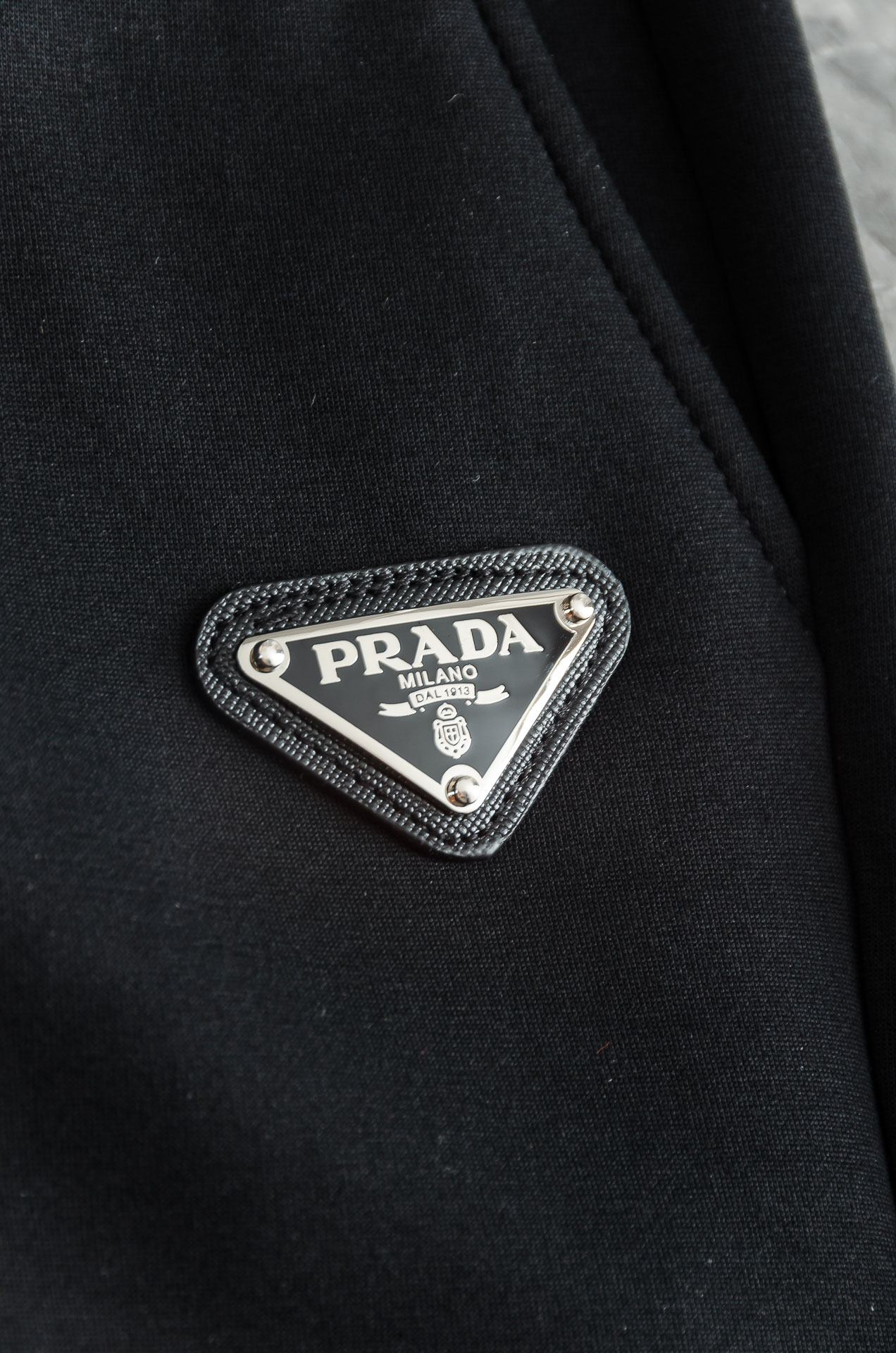 PRA*DA.普拉＊达26FW精梳棉混纺挺括有型自带筋骨感抗皱性极强四面弹力包容性好弹力松紧腰搭配抽绳设