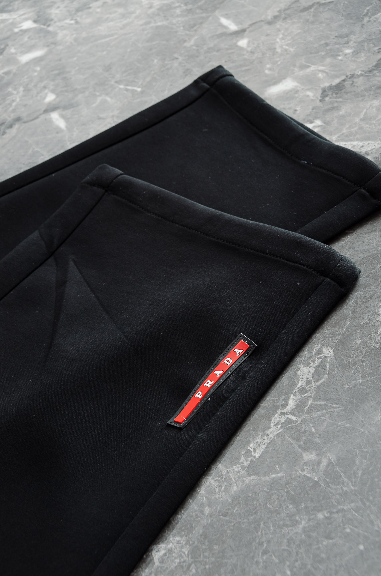 PRA*DA.普拉＊达26FW精梳棉混纺挺括有型自带筋骨感抗皱性极强四面弹力包容性好弹力松紧腰搭配抽绳设