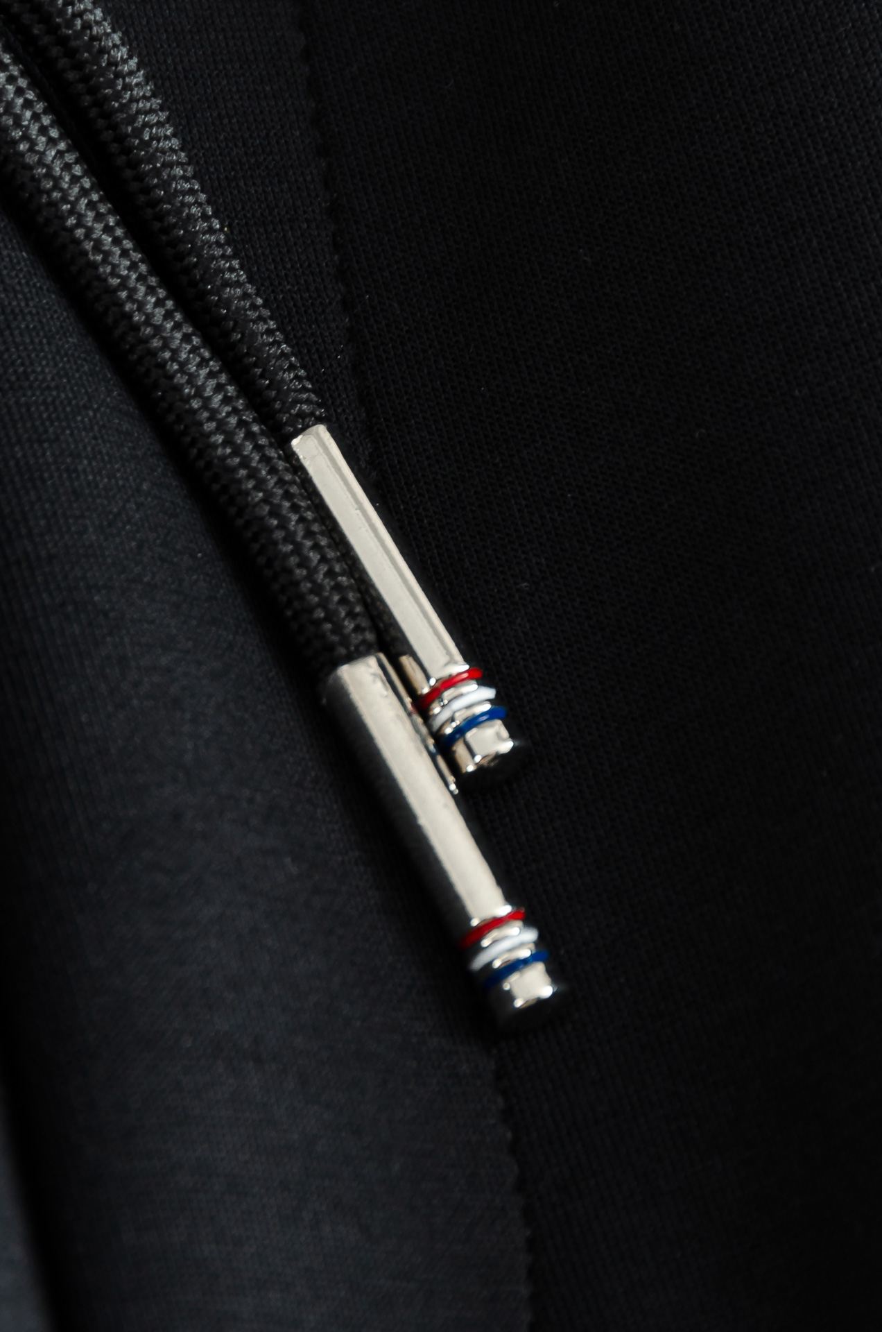 MONC*LER蒙/口26FW精梳棉混纺挺括有型自带筋骨感抗皱性极强四面弹力包容性好弹力松紧腰搭配抽绳设