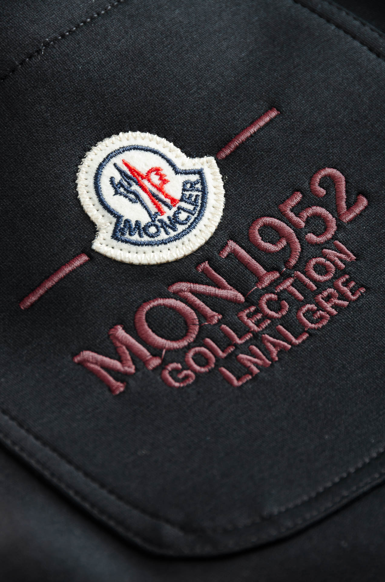 MONC*LER蒙/口26FW精梳棉混纺挺括有型自带筋骨感抗皱性极强四面弹力包容性好弹力松紧腰搭配抽绳设