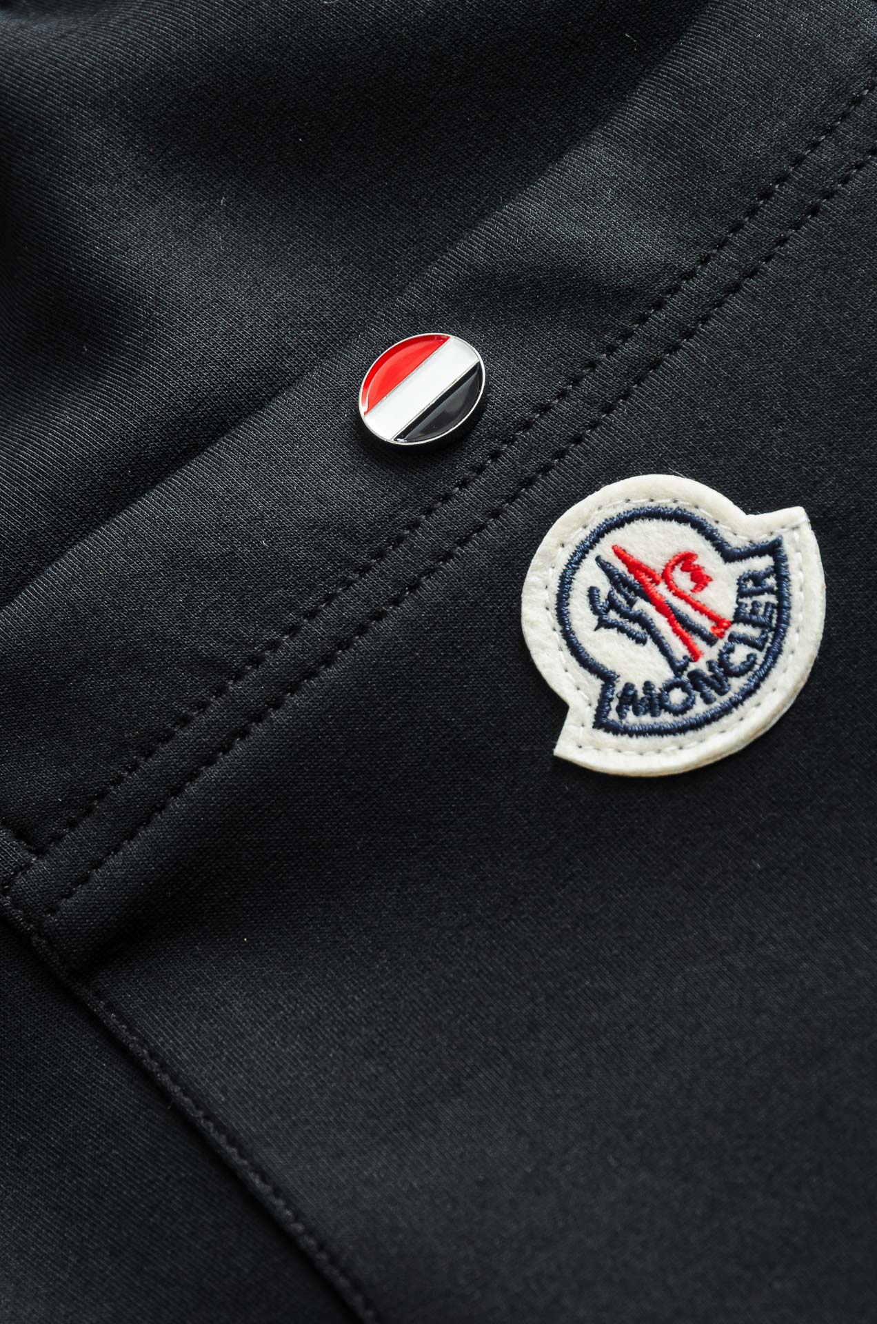 MONC*LER蒙/口26FW精梳棉混纺挺括有型自带筋骨感抗皱性极强四面弹力包容性好弹力松紧腰搭配抽绳设